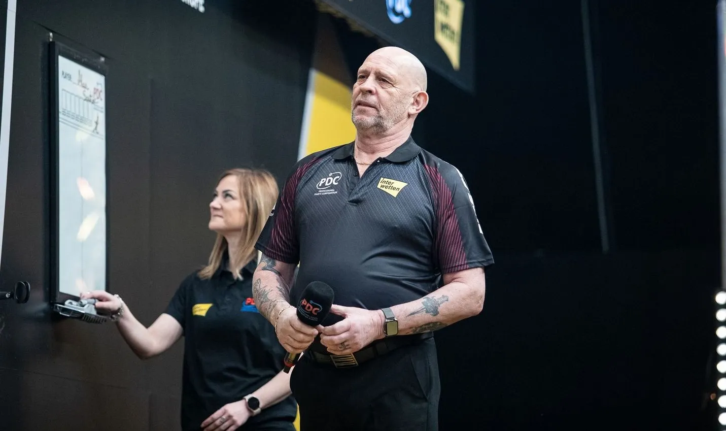 Russ Bray calling a darts match