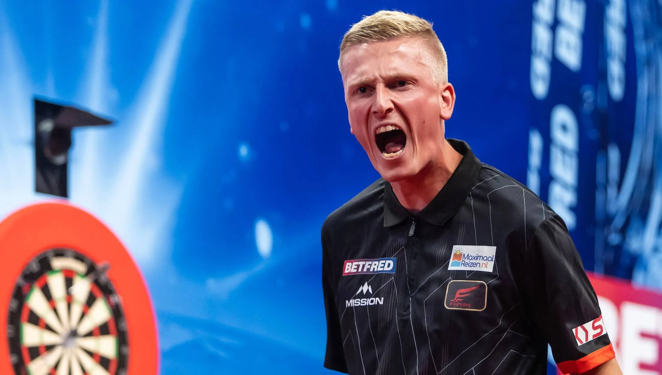 Wessel Nijman wins Players Championship 30! Dutchman routs Damon Heta to enter World Grand Prix in title winning form