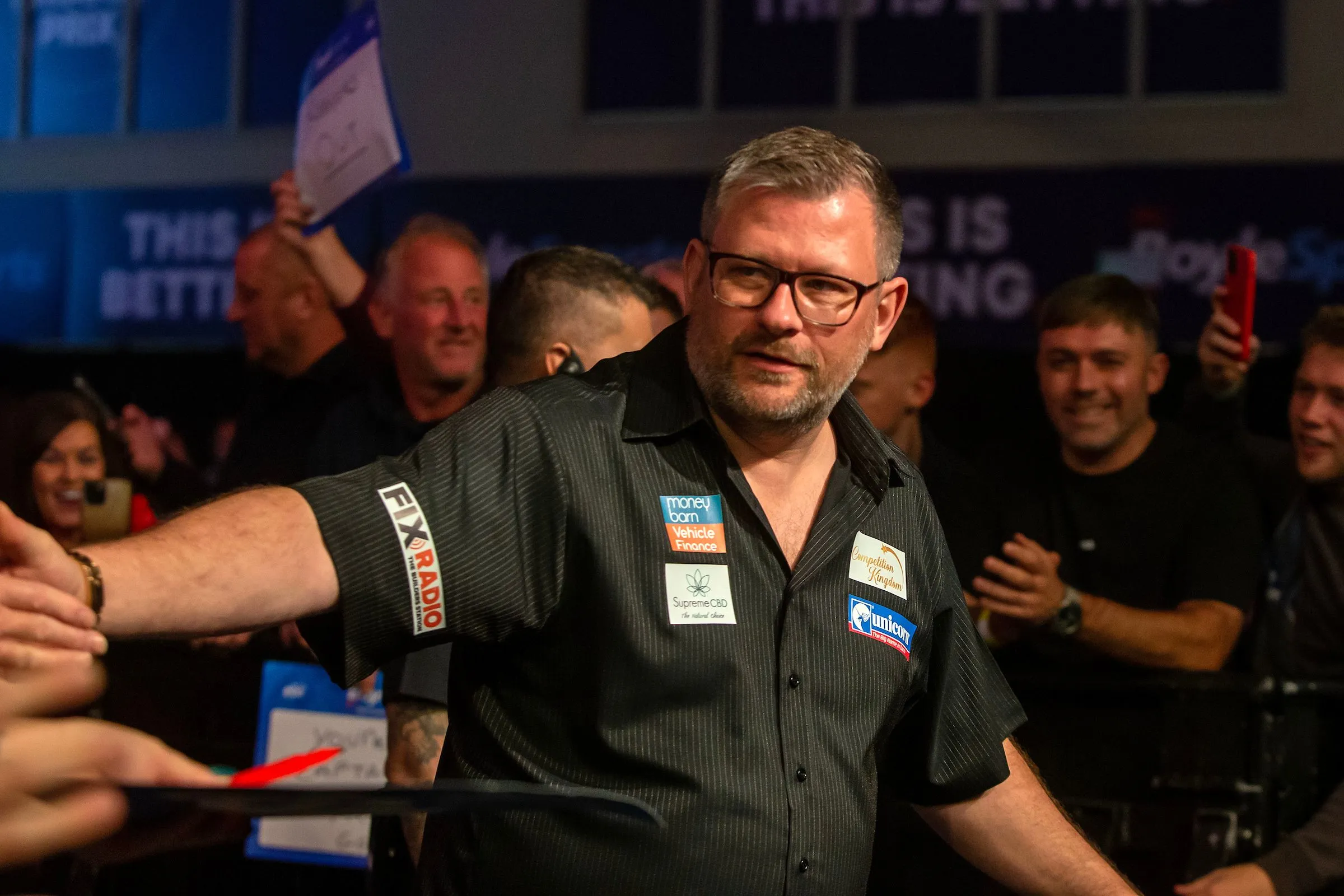"The music has already finished and he’s still standing around taking pictures" - Irritation surrounding James Wade's slow walk-ons