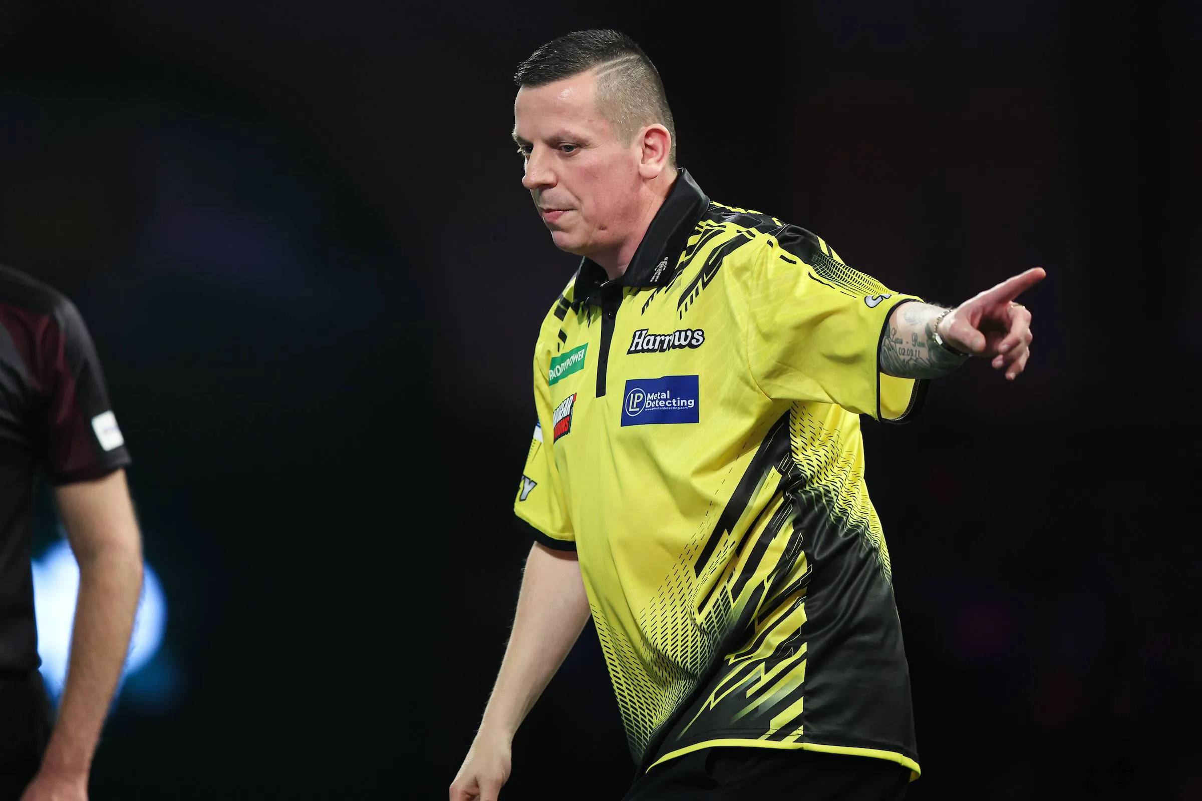 Dave Chisnall (2)