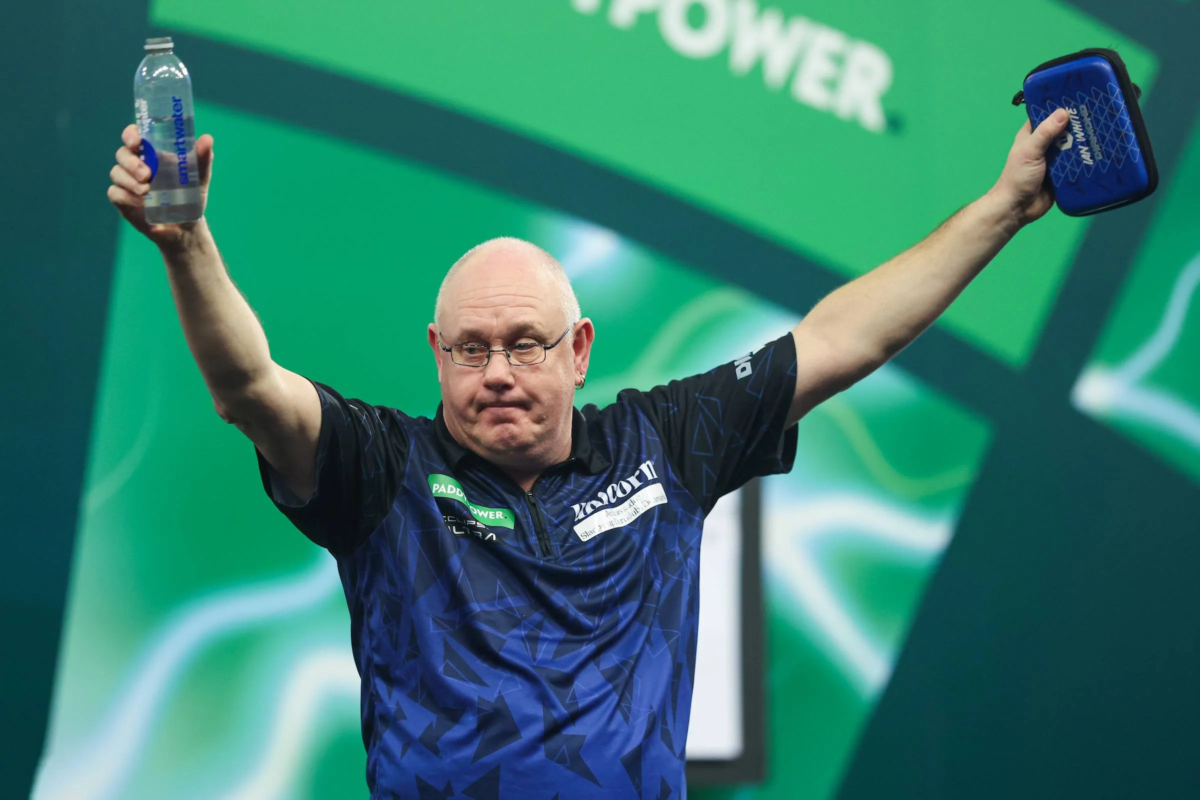 Ian White just squeezed past Mervyn King