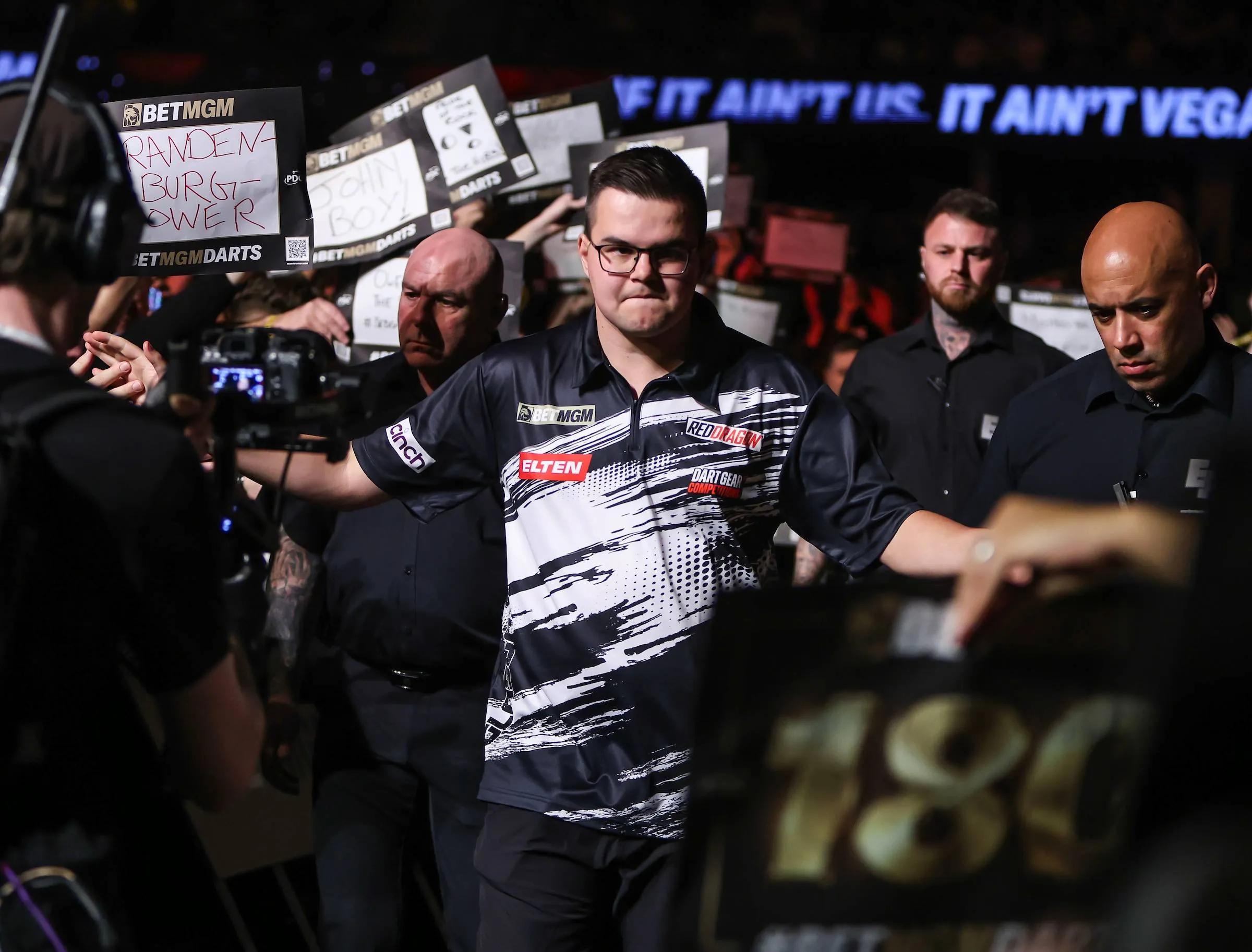 Gian van Veen on night 3 of the 2026 Premier League Darts in Glasgow