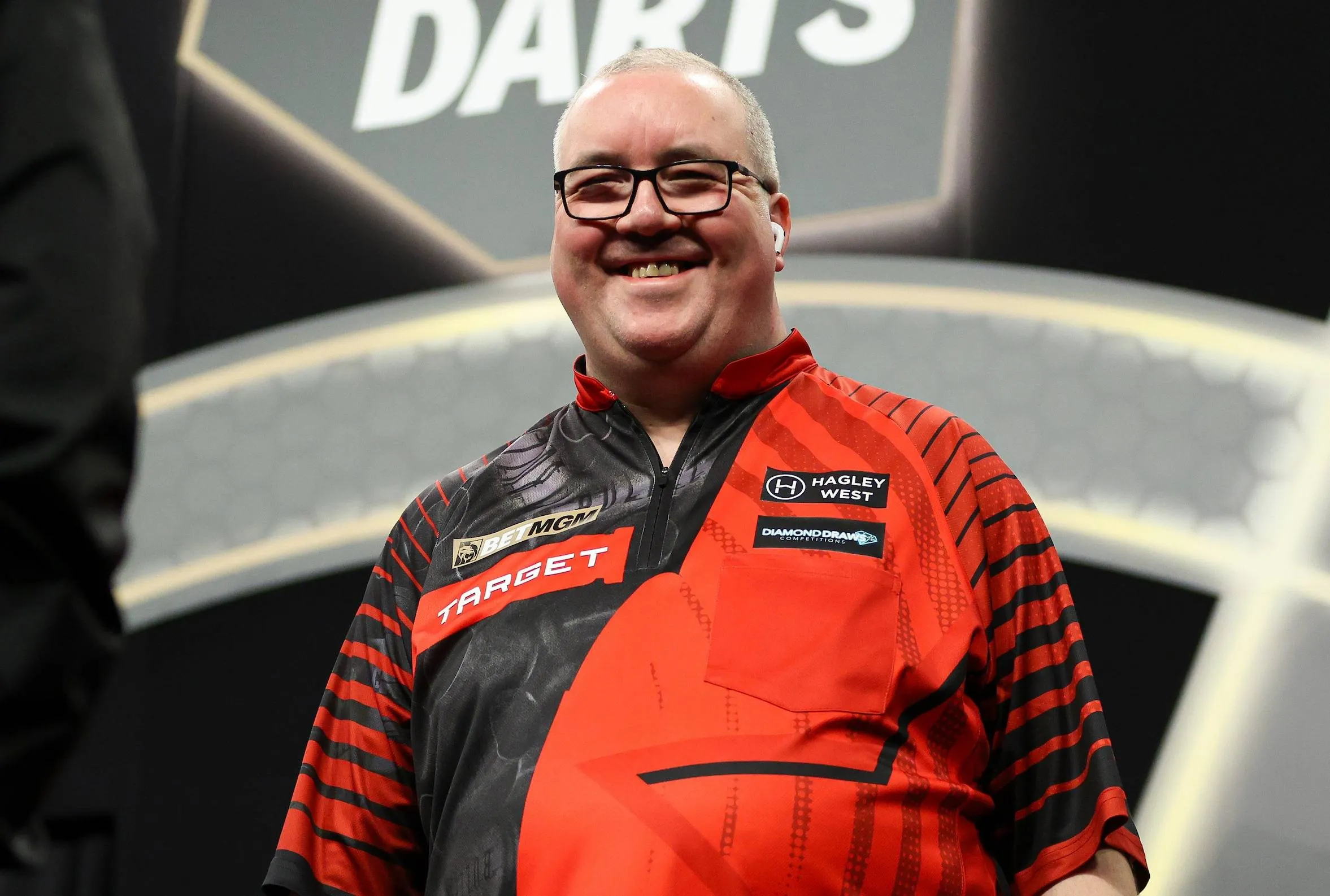 Stephen Bunting on night one of the 2026 Premier League Darts in Newcastle