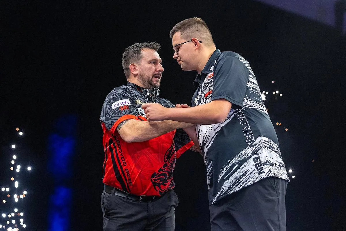 Jonny Clayton &amp; Gian van Veen on night 5 of the 2026 Premier League Darts in Cardiff