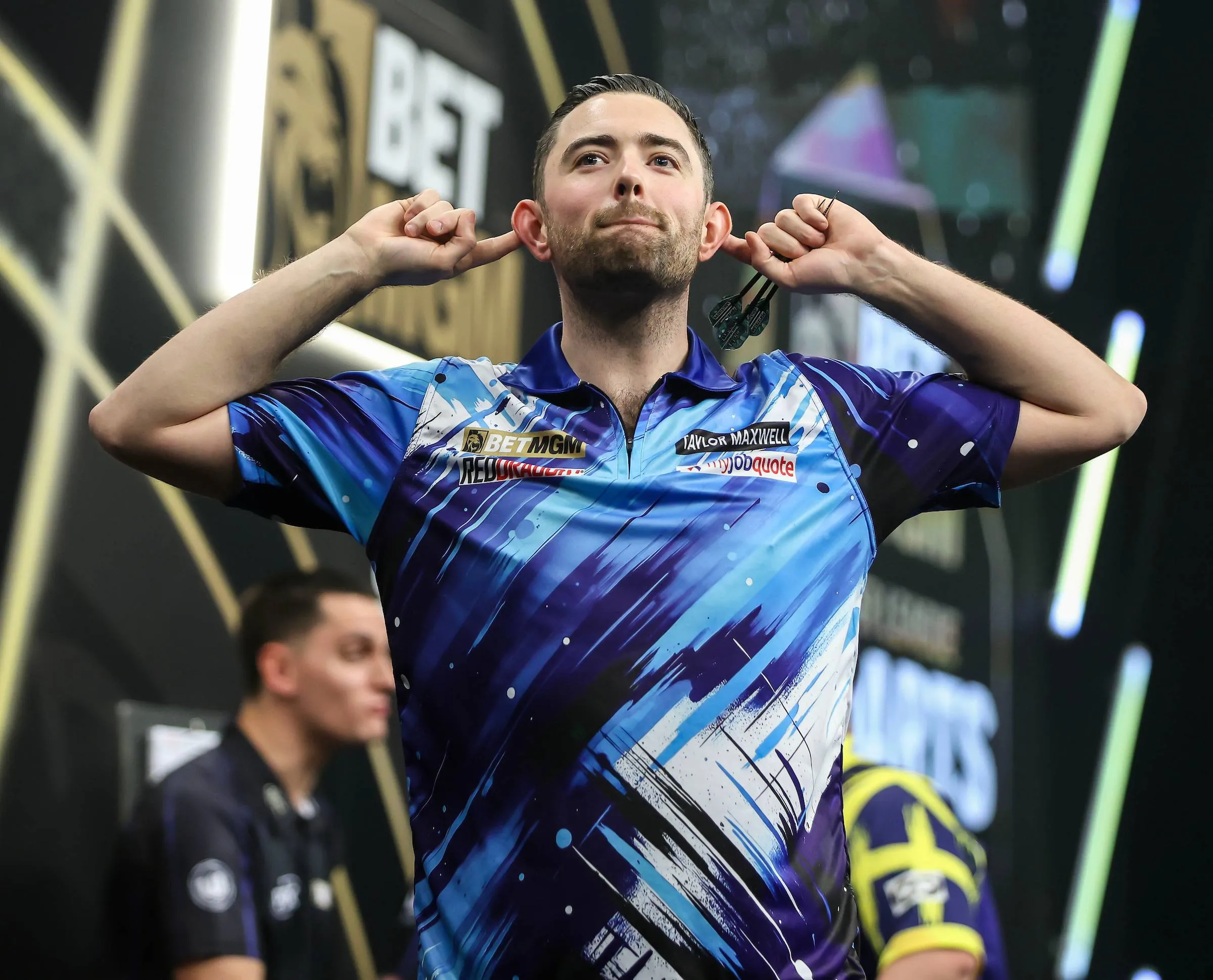 Luke Humphries silences the Premier League Darts crowd in Nottingham