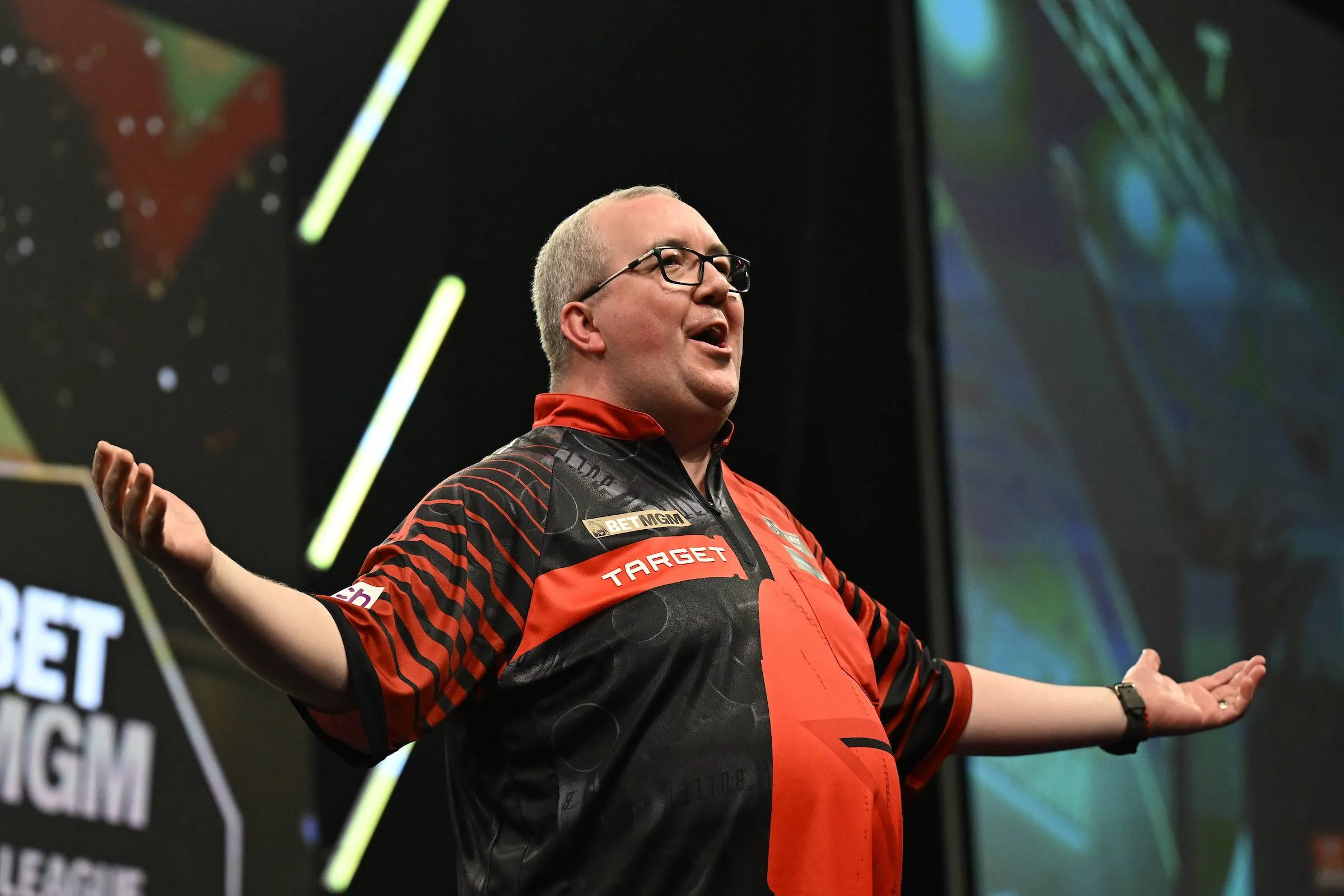 Stephen Bunting whips up the crowd: ‘Bunting Mental’