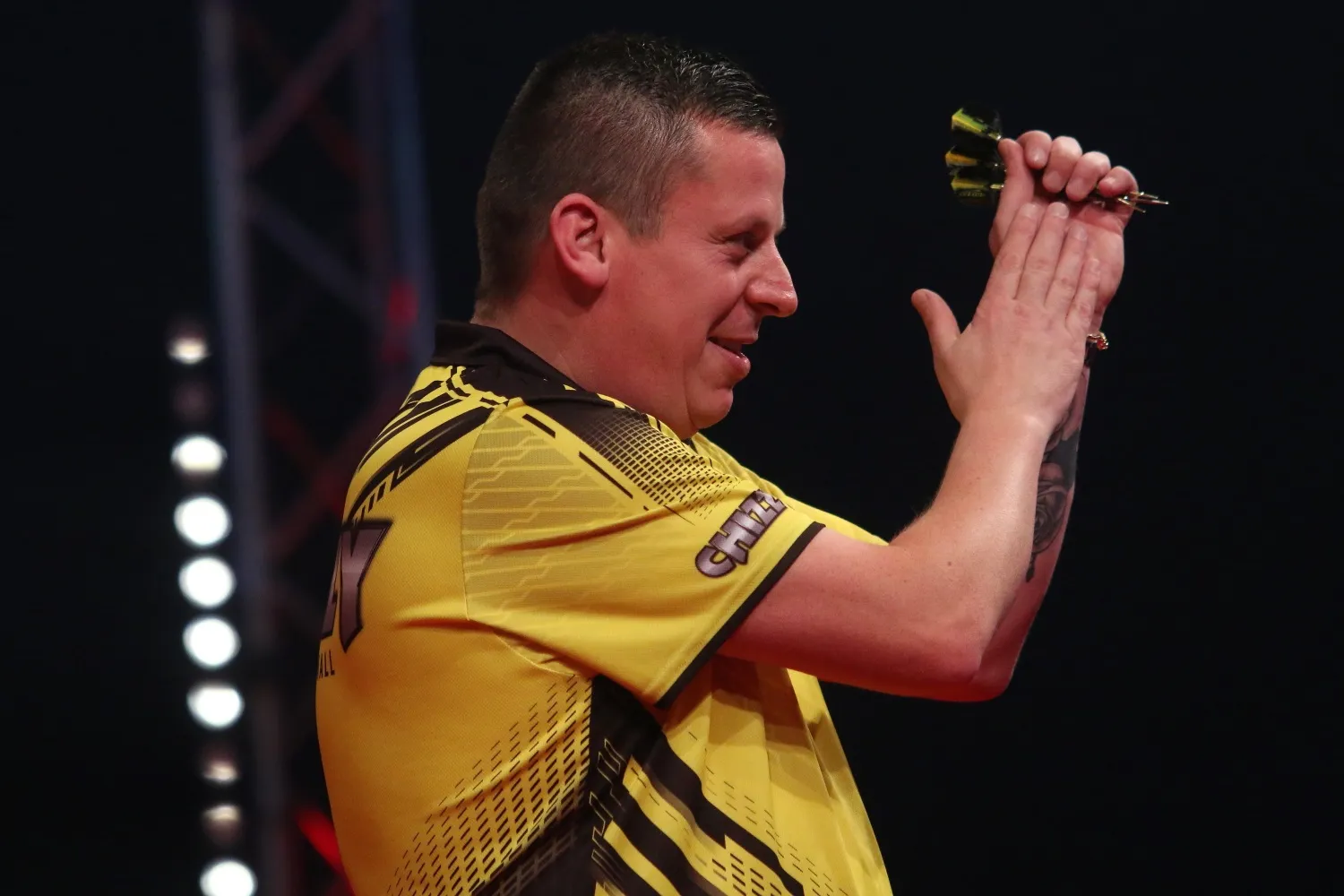 Chisnall averages incredible 121 in PDC Winter Series win over Evans