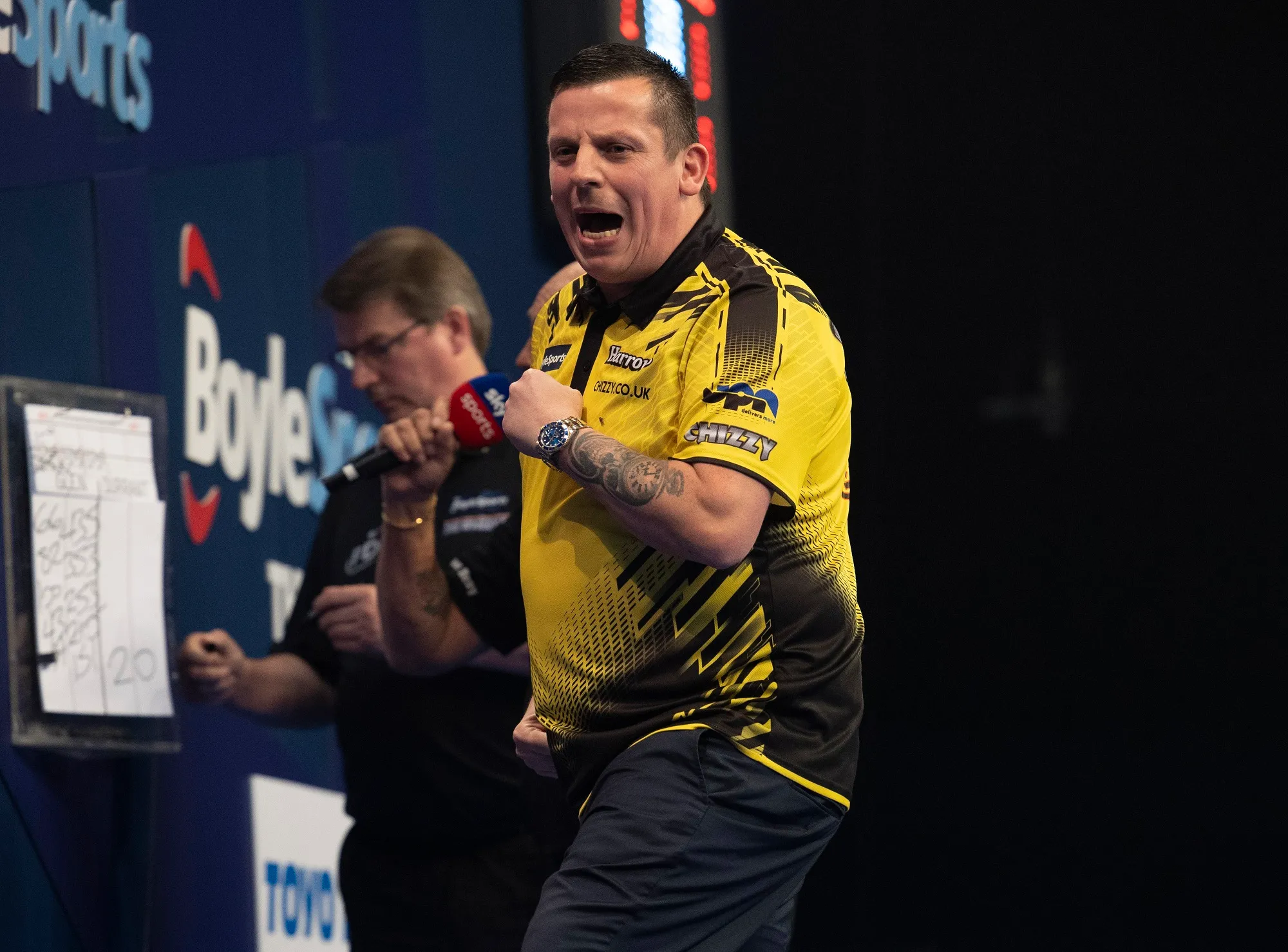Impressive Chisnall demolishes Durrant to book place in Last 16 at World Grand Prix