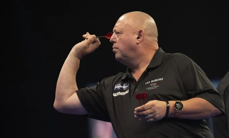 King sees off Chisnall in impressive win, Searle dumps out Van den Bergh