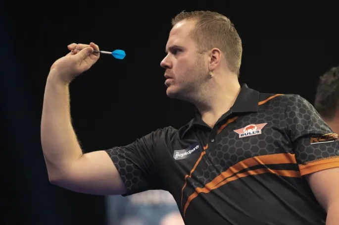 Van Duijvenbode reaches maiden major Quarter-Final with victory over Van den Bergh at World Grand Prix