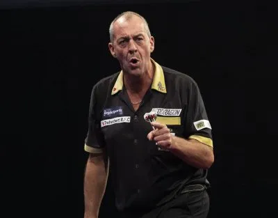 Warren retains MAD World Championship with thrilling finale against Mitchell