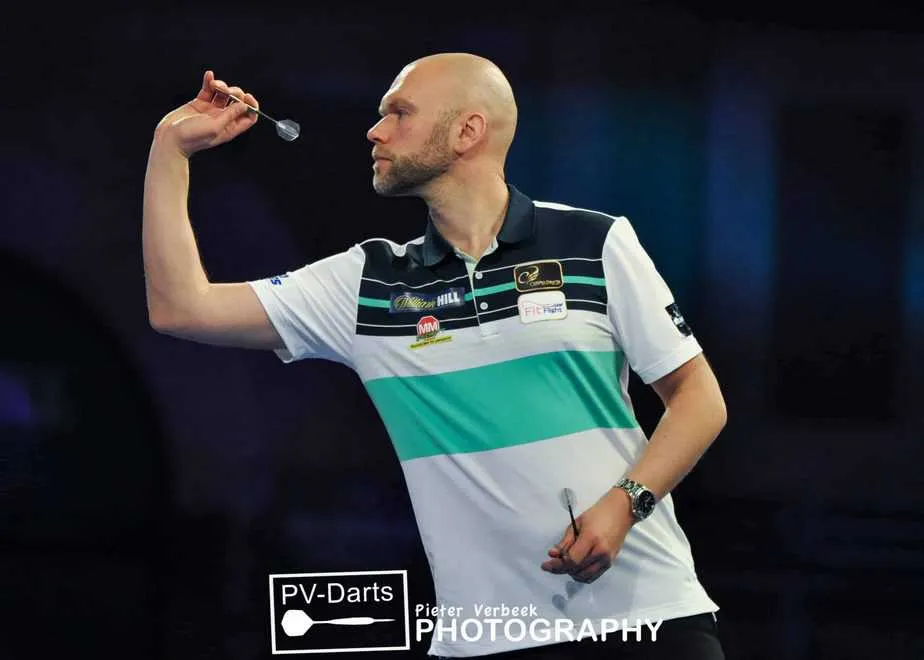Daniel Larsson Darts 1 scaled