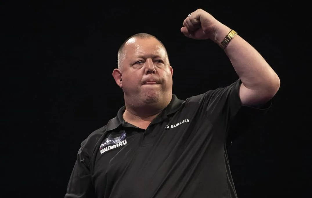 King thrashes Van Gerwen, Wade also through with impressive win over Suljovic