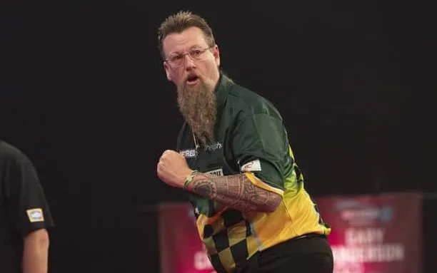 Mardle weighs in on debate regarding Whitlock's dart points: "No board would survive these barbed battering rams"