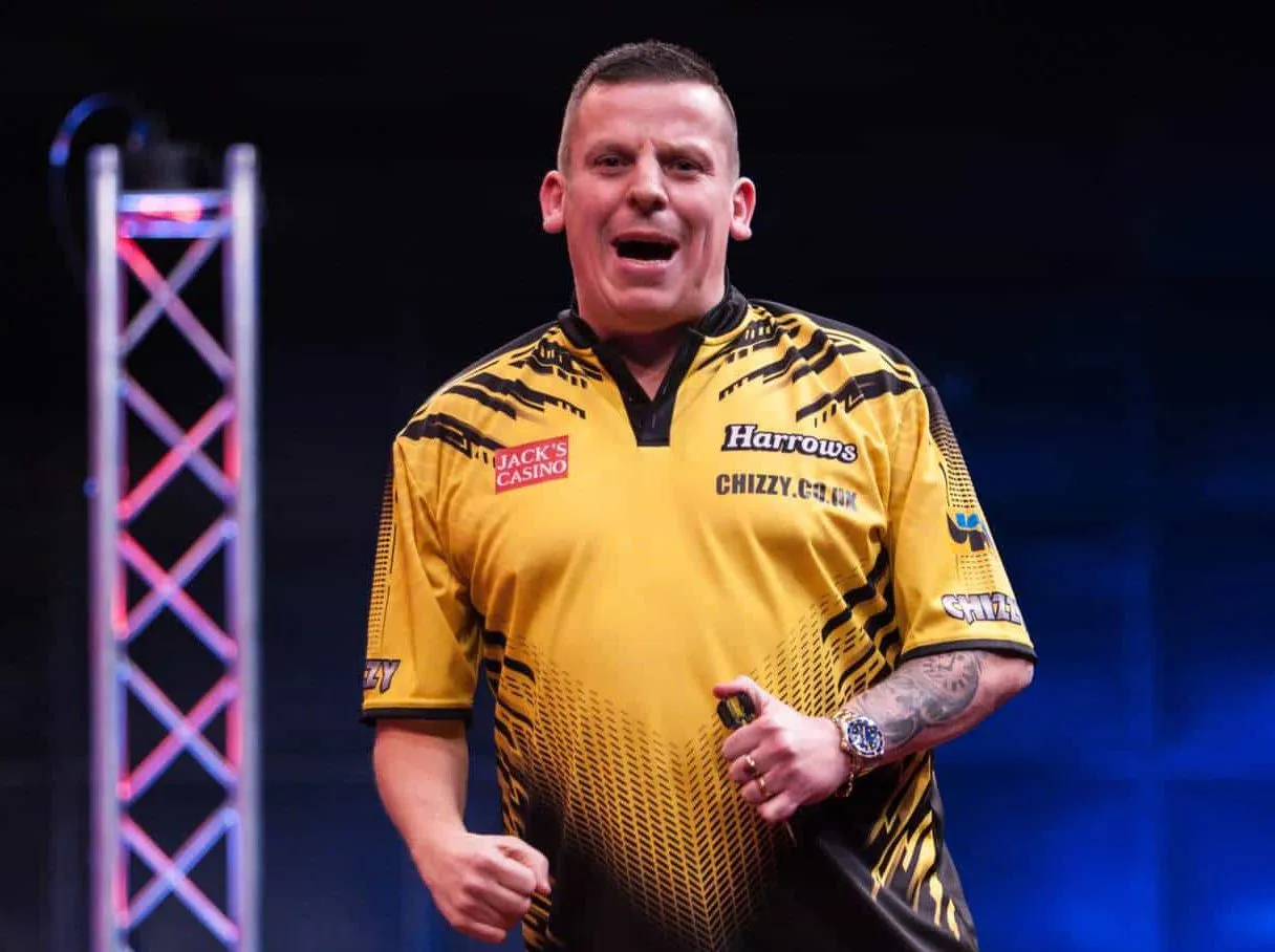 Chisnall whitewashes Wenig with 108 average, King boosts World Grand Prix hopes with victory over Wattimena