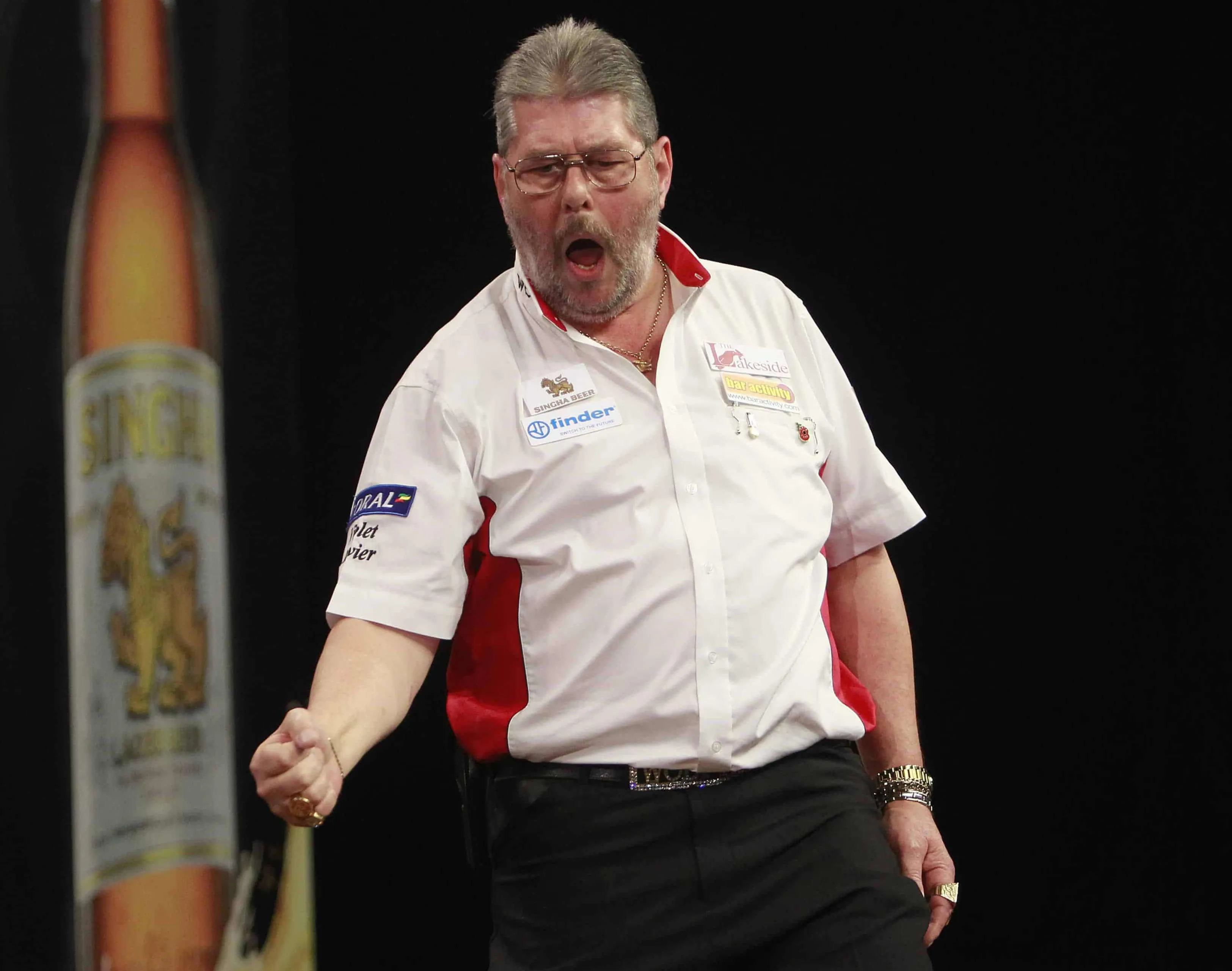 VIDEO: Der 65-jährige Martin Adams wirft 9-Darter in der Online Darts League