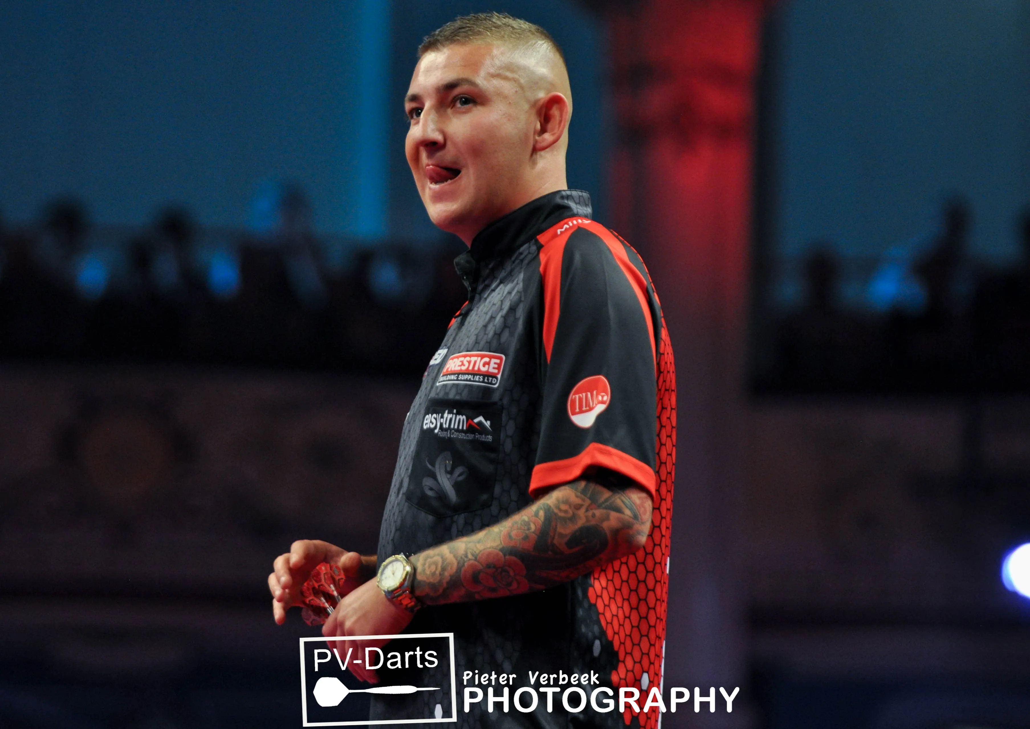 Aspinall führt die Premier League Darts zum ersten Mal in seiner Karriere an