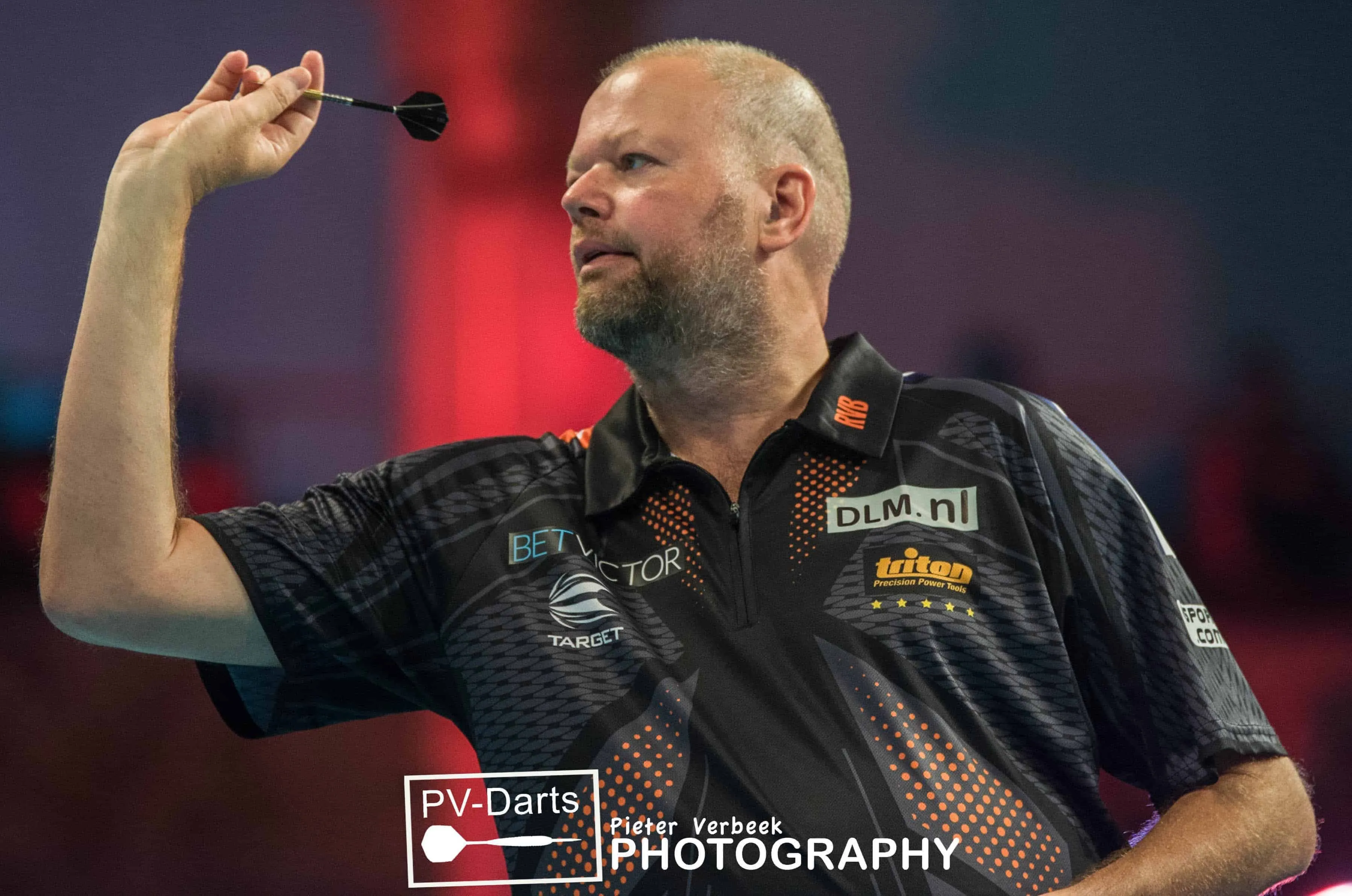 Raymond van Barneveld R1 WMP18 2