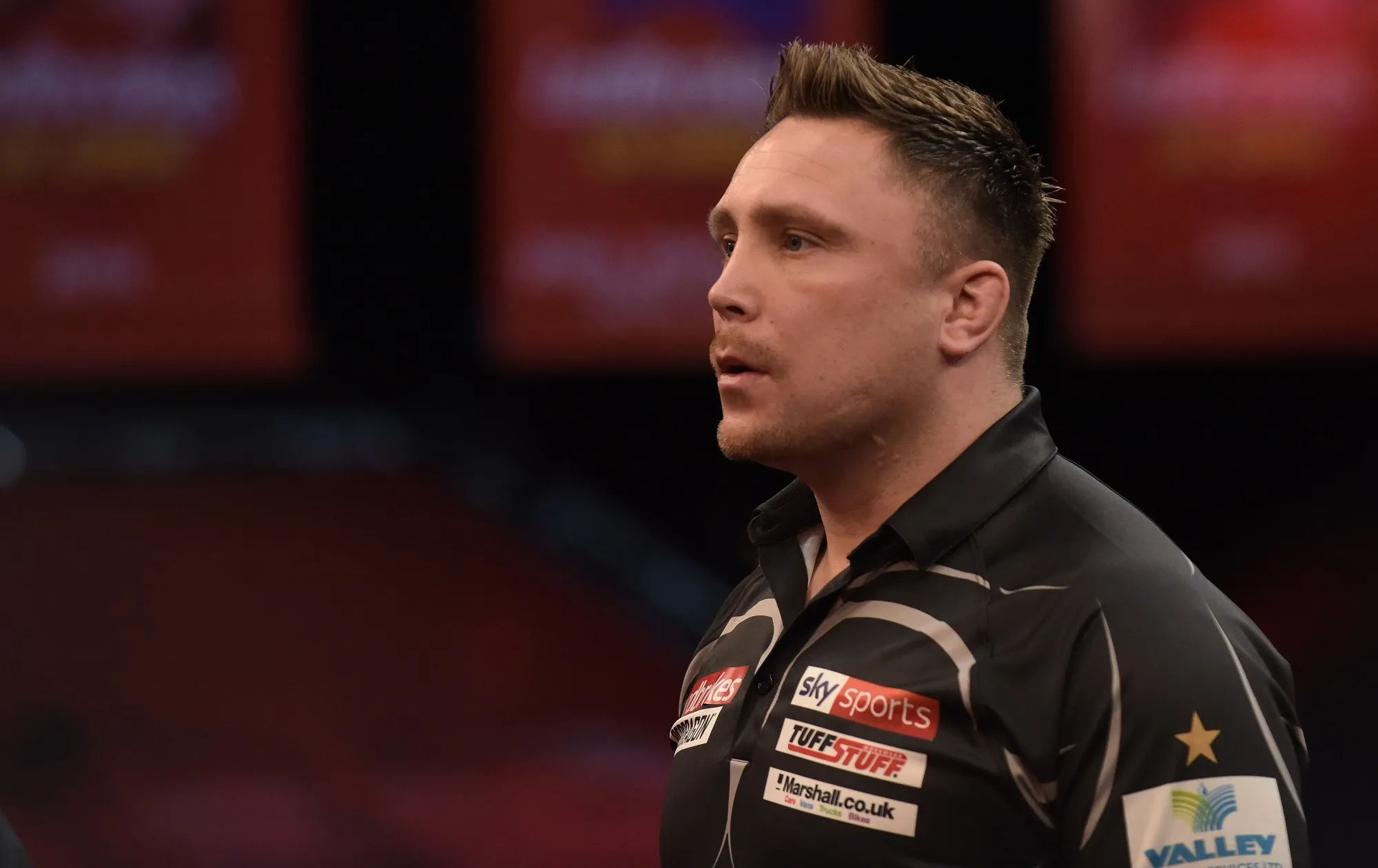Der Weltrangslisten Erste Price wurde von den Premier League Darts 2021 ausgeschlossen und durch Wade ersetzt, nachdem er positiv auf Covid-19 getestet wurde