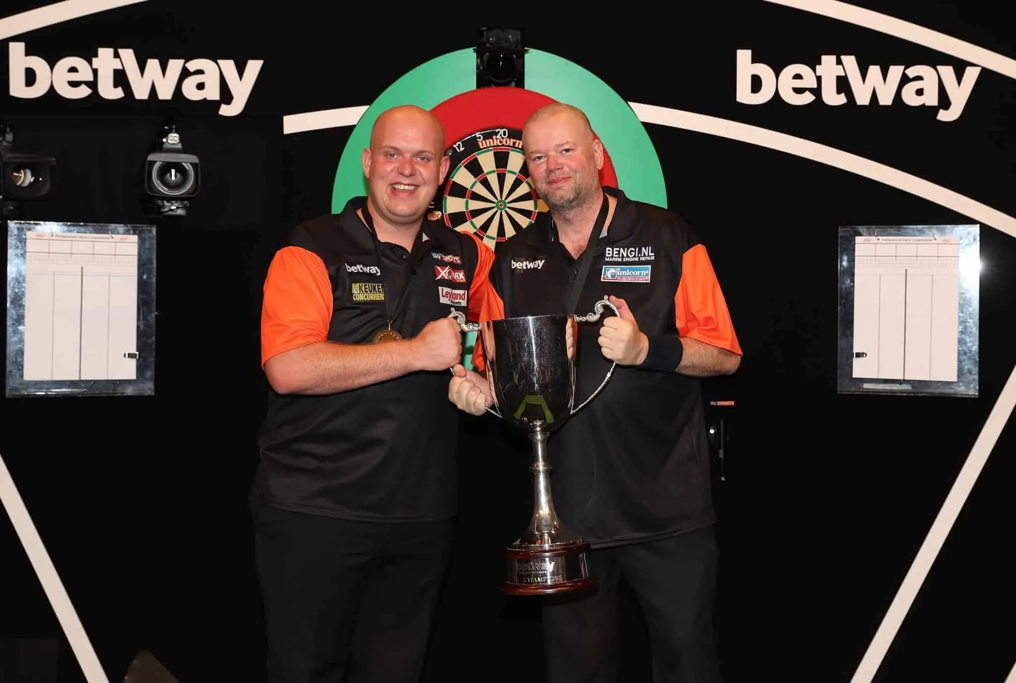 Heute vor vier Jahren: Van Gerwen und Van Barneveld gewinnen World Cup of Darts