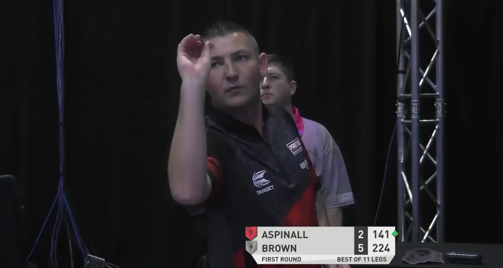 VIDEO: Aspinall wirft 9-Darter, verliert aber das Spiel trotz eines Averages von 113,6