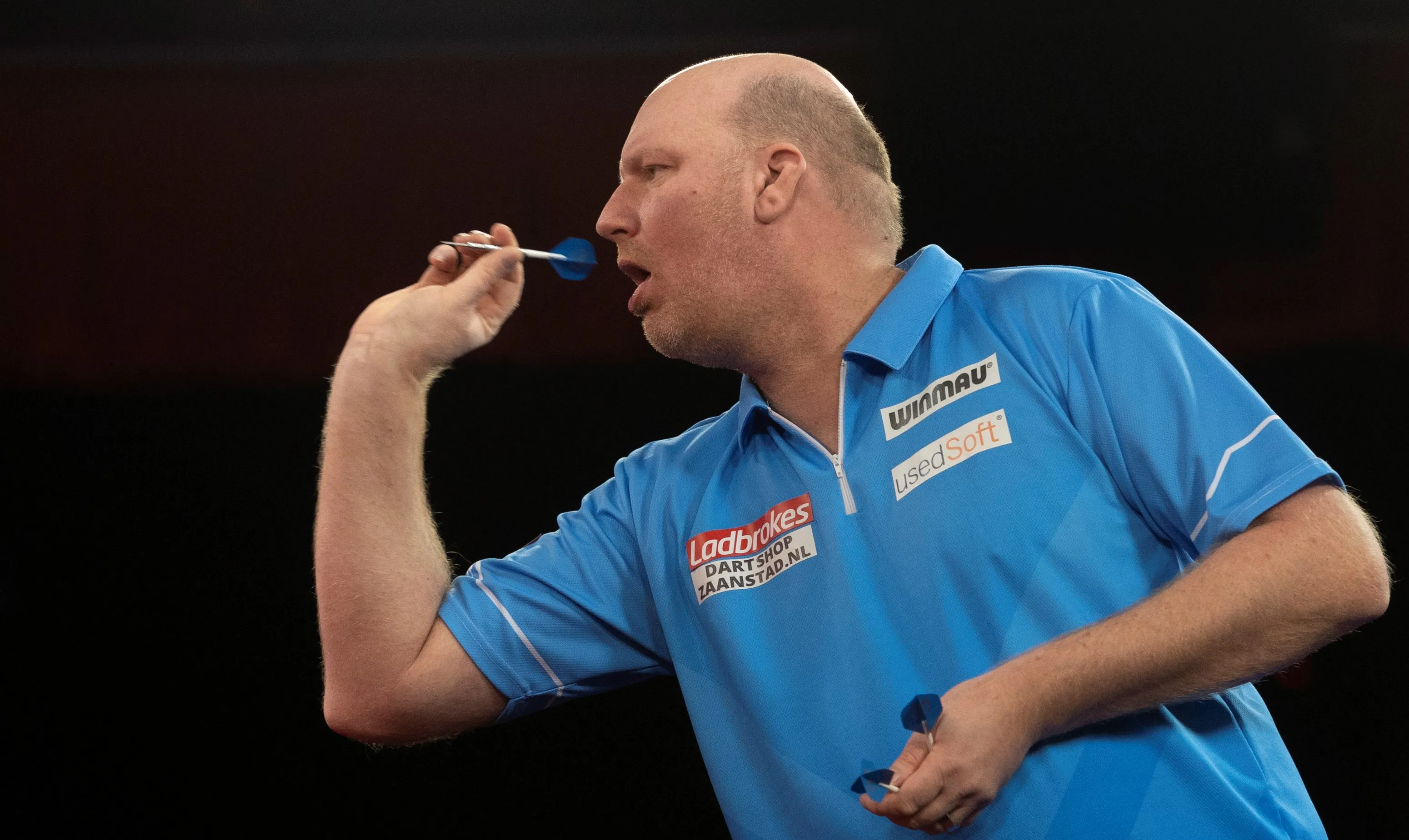 Van der Voort mit fantastischem Endspurt in die zweite Runde der International Darts Open