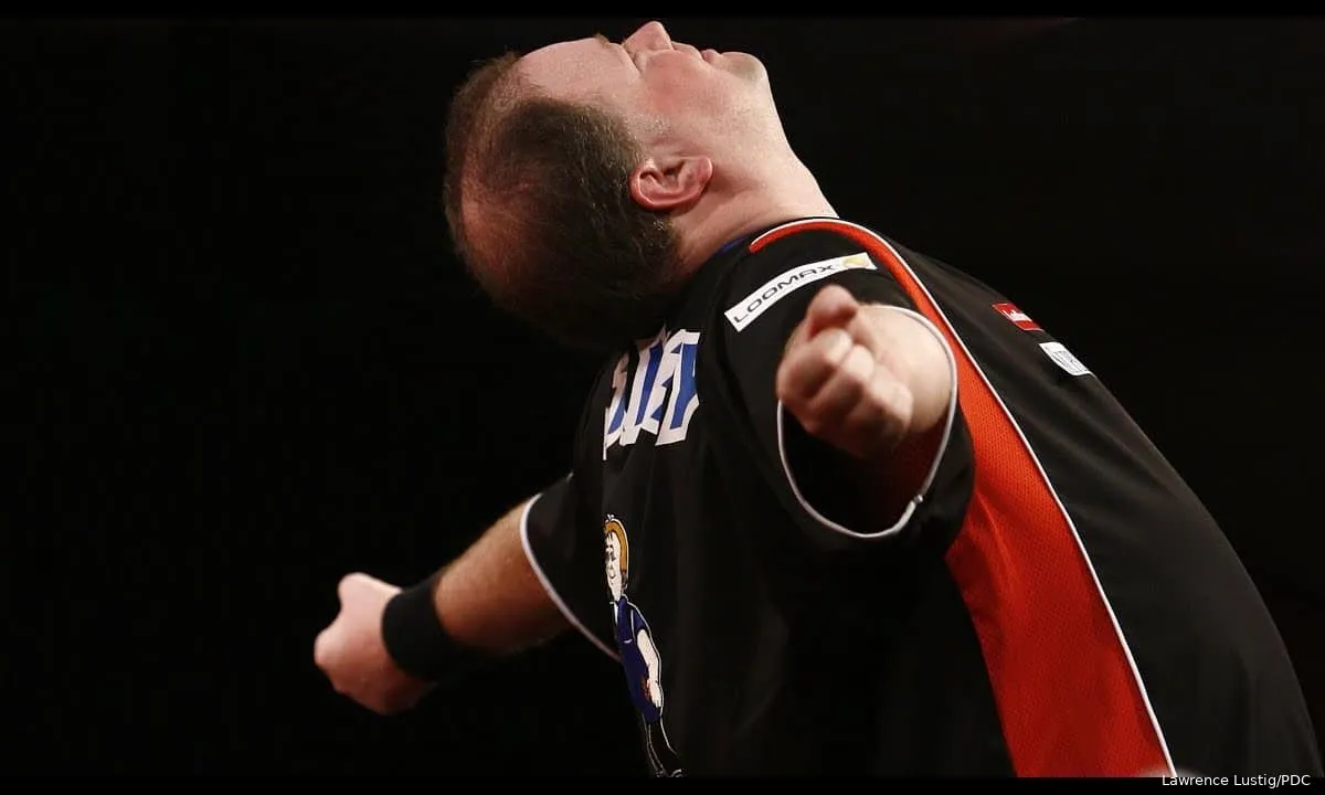 THROWBACK VIDEO: Van Barneveld erster Dartspieler, der bei der PDC Darts WM einen 9-Darter geworfen hat