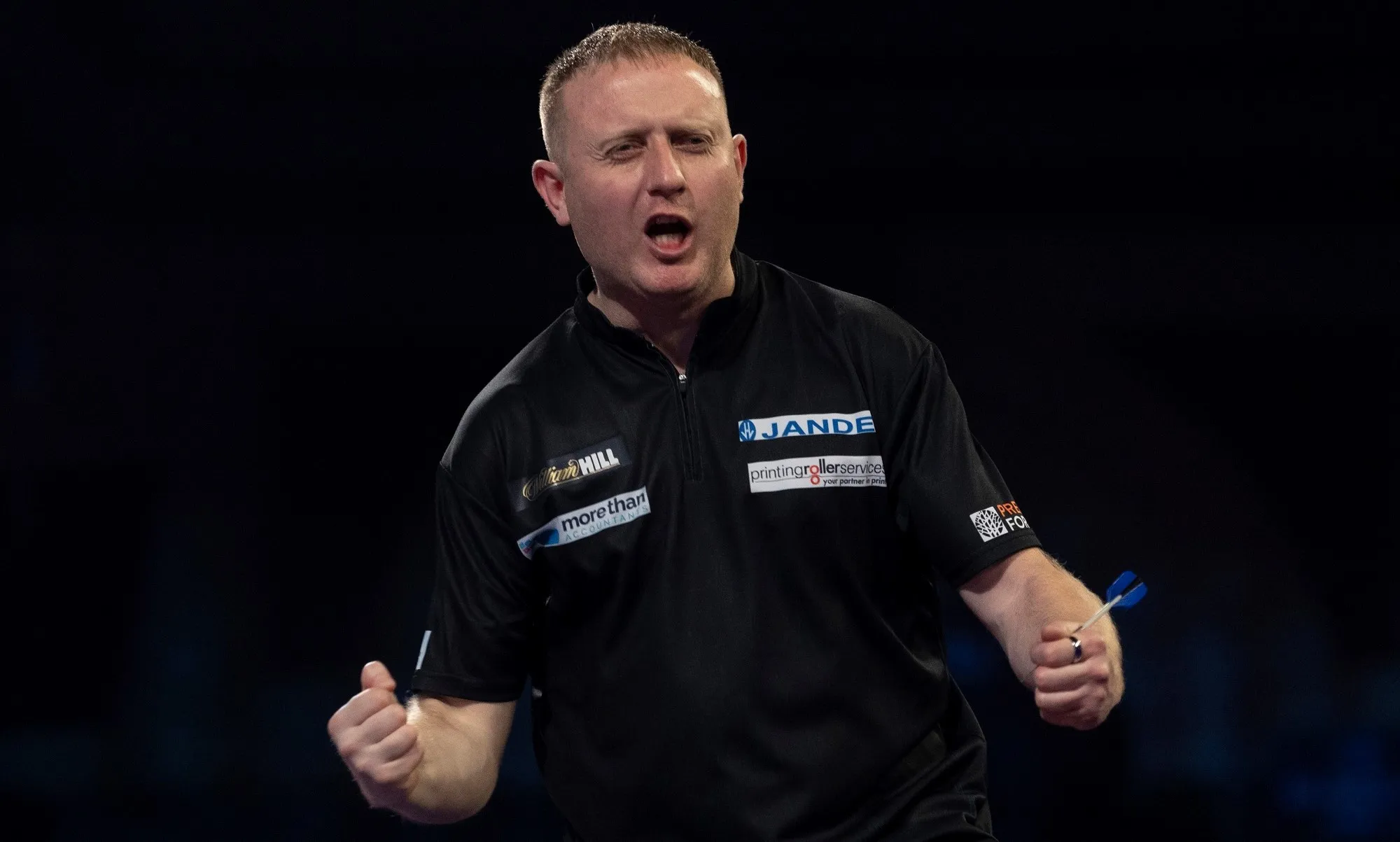 Van den Bergh verliert in Stuttgart sein Auftaktmatch, Heta besiegt Mansell