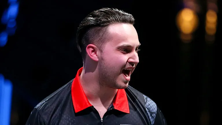 Brian Raman holt sich bei der Q-School zum ersten Mal eine PDC Tour Card