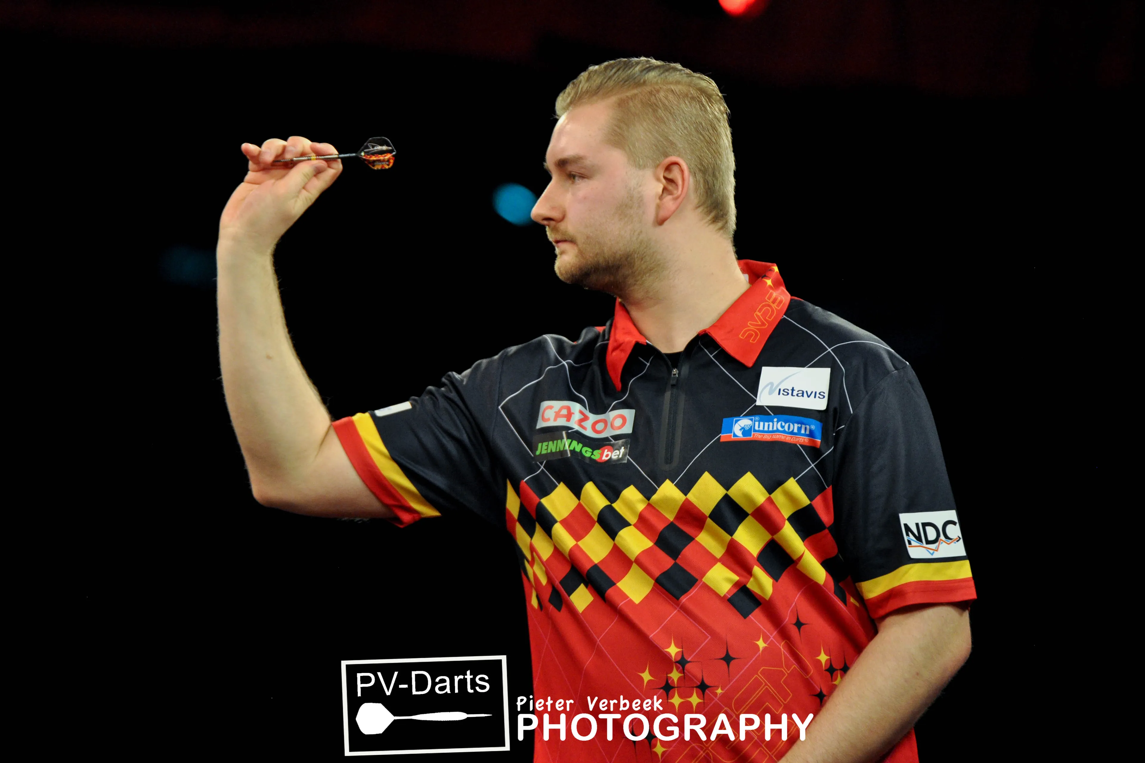 Van den Bergh trifft im Finale der Dutch Darts Masters auf van Duijvenbode