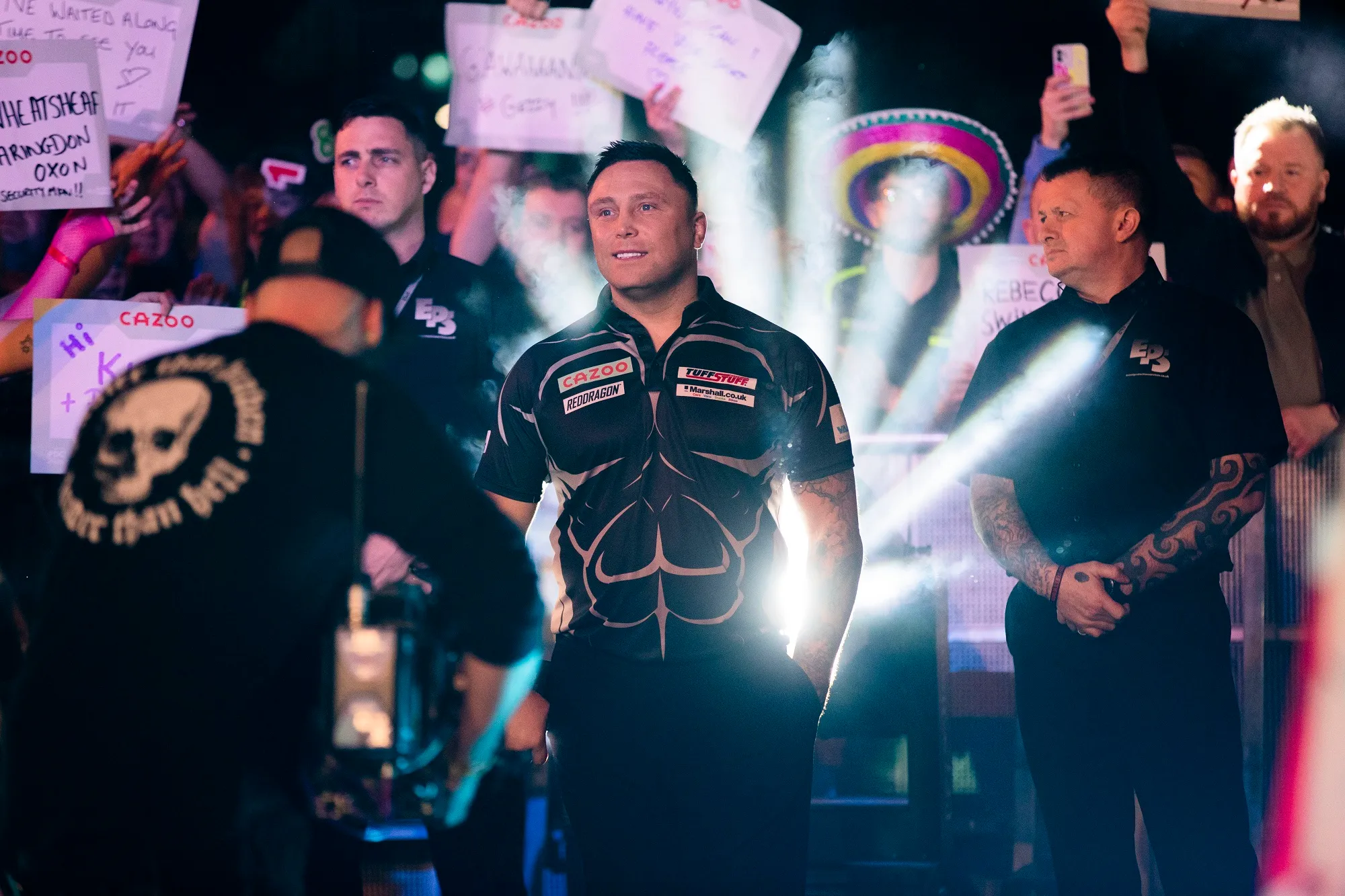 Price mit neuem Walk on-Song auf der Jagd nach den Play-offs der Premier League Darts