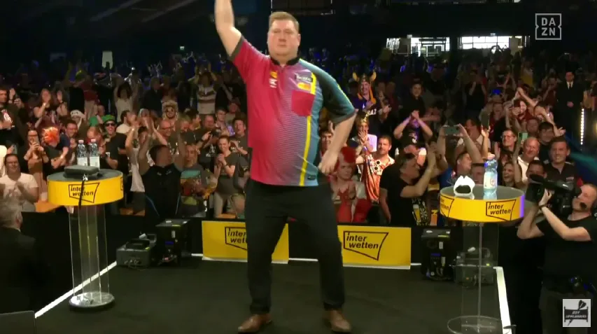 VIDEO: Ricky Evans zeigt seine Tanzmoves bei den Austrian Darts Open
