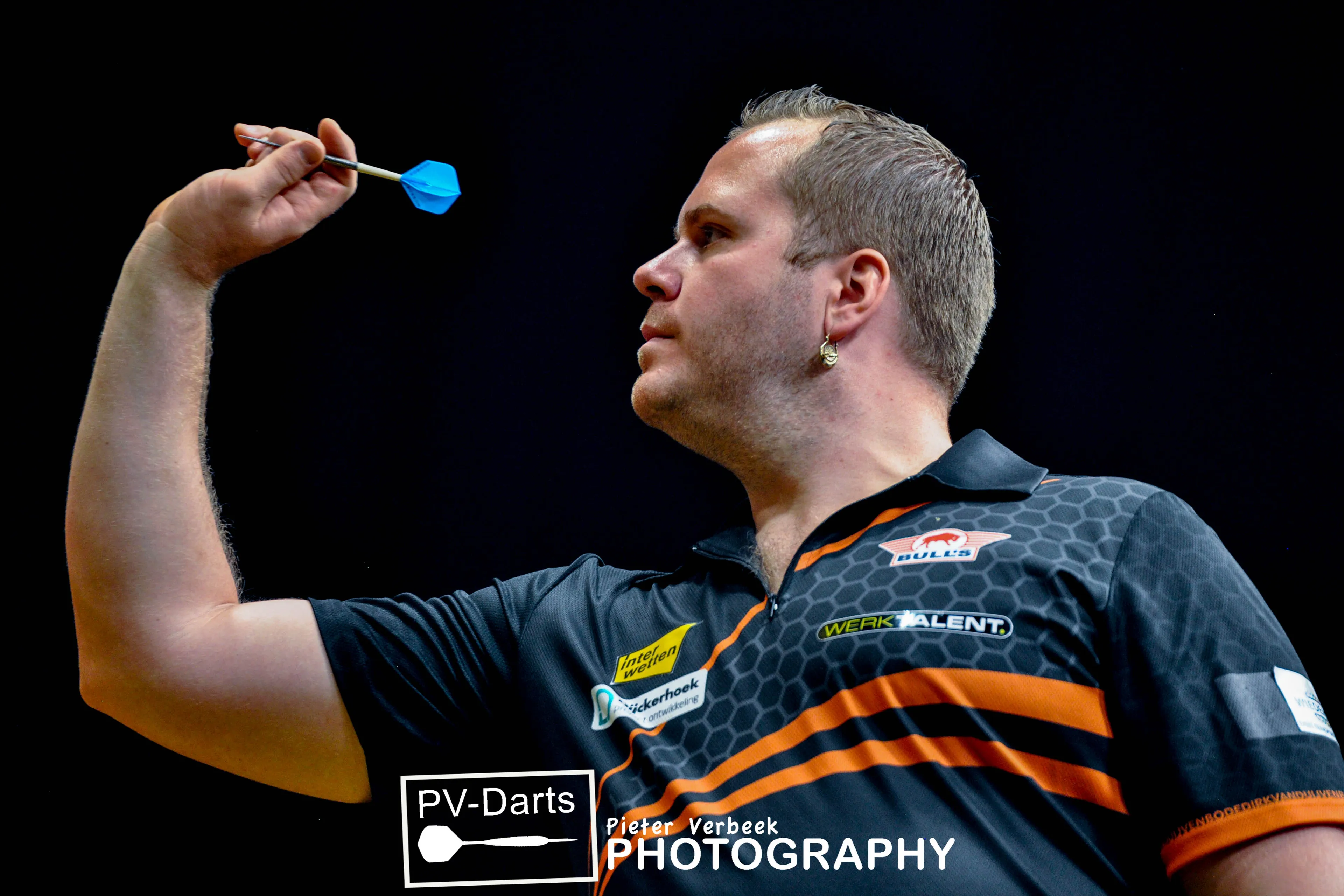 Van Duijvenbode gewinnt zum ersten Mal gegen Taylor und holt sich den Titel beim Exhibitionturnier