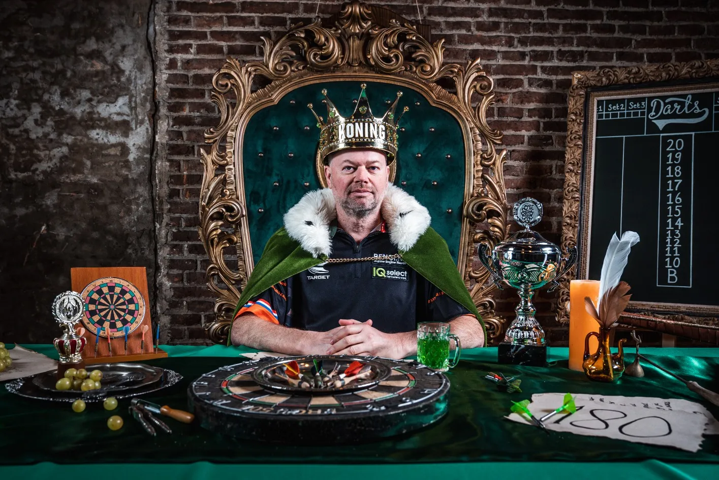 Lang gehegter Traum von van Barneveld wird mit der Gründung des TOTO Dart Kings Teams wahr