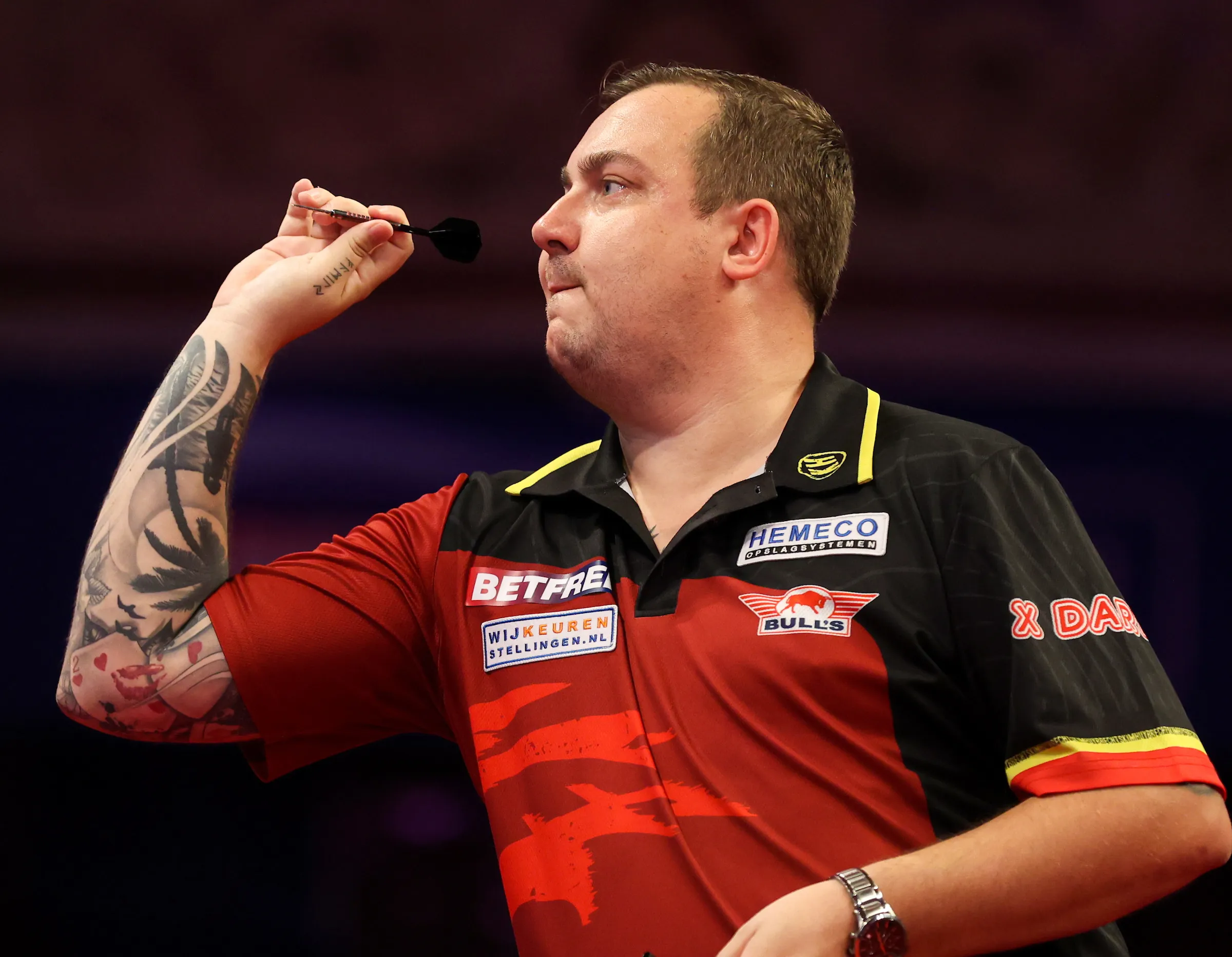 Huybrechts im Achtelfinale, nachdem sich van Gerwen zweimal bewusst überworfen hat