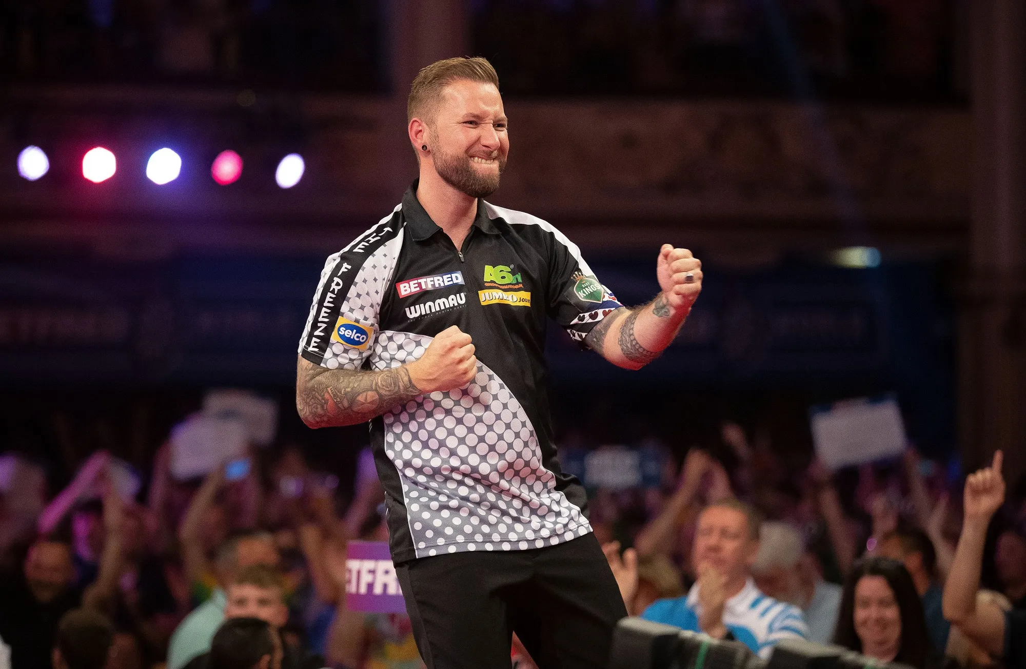 Noppert besiegt Whitlock, van der Voort geht in Amsterdam zu Boden