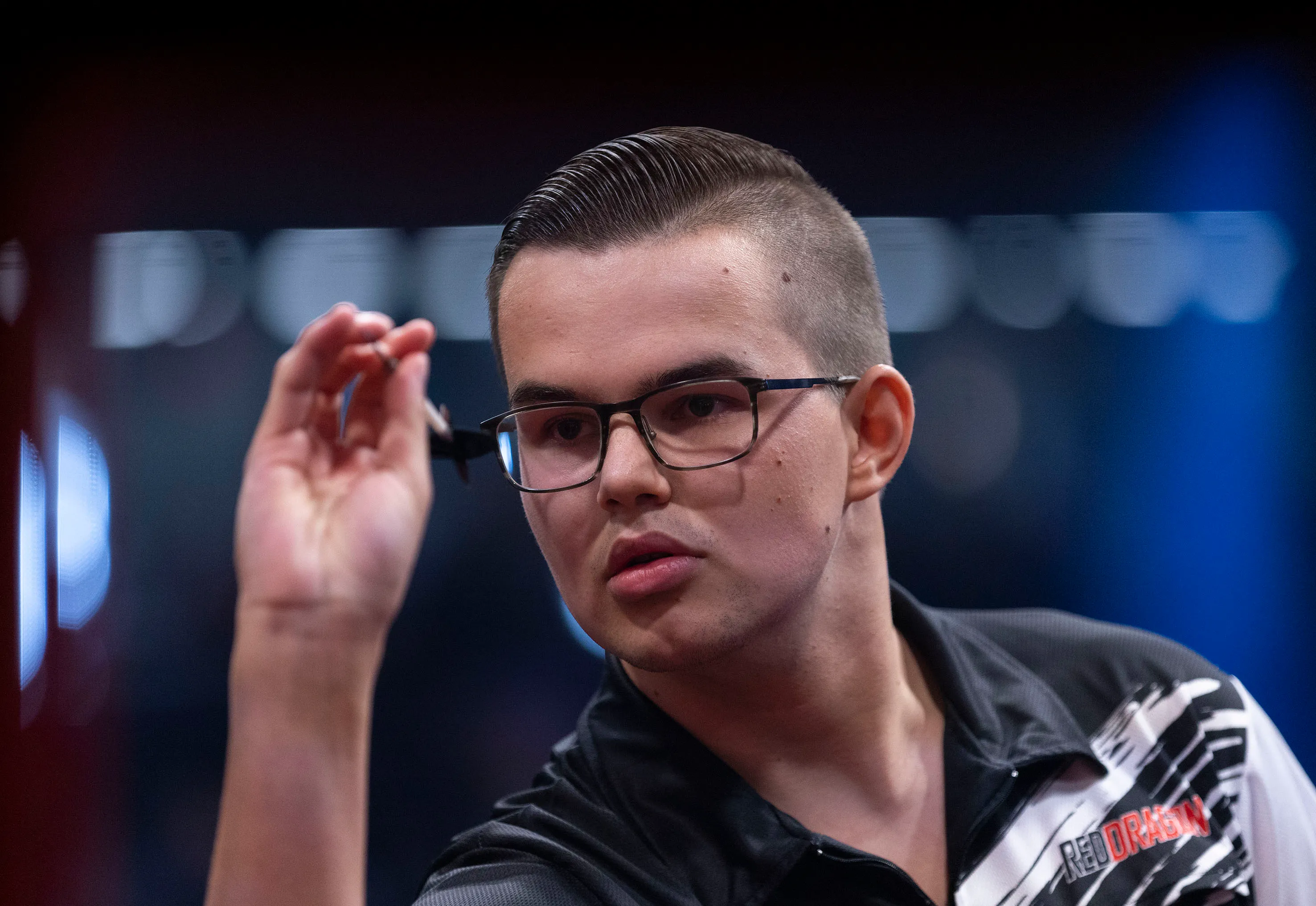 Van Veen wirft 9-Darter und 108er Average gegen Landsmann bei European Tour-Qualifikationsturnier
