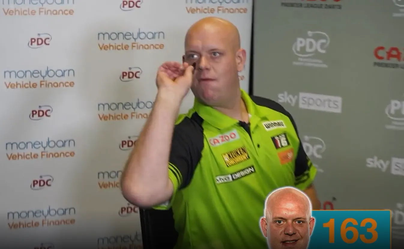 VIDEO: Van Gerwen wirft seine Darts aus allen möglichen Positionen in der Challenge