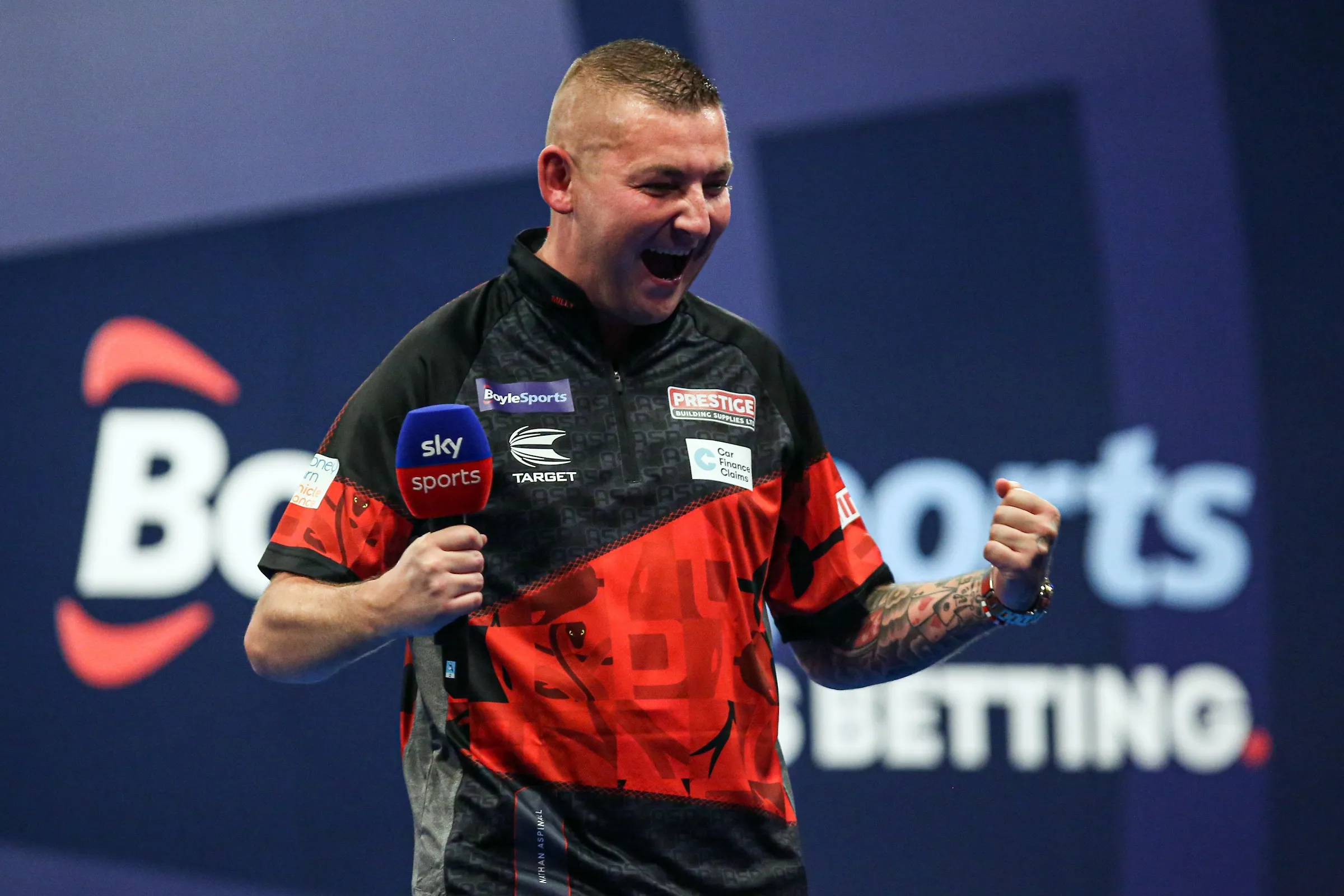 Aspinall nutzt den schlechten Tag von Price und erreicht das Finale beim World Grand Prix