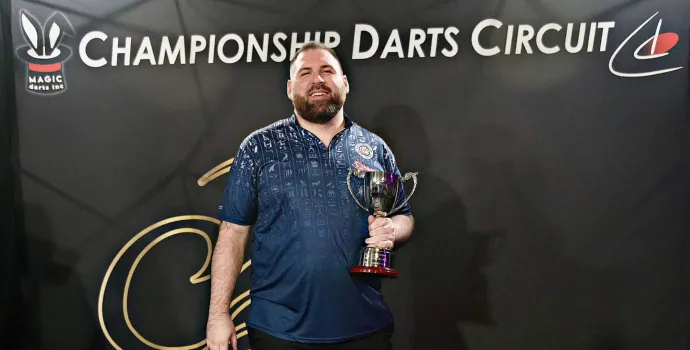 Spellman gewinnt nach seinem Comeback den CDC Continental Cup und ist erster Qualifikant für die US Darts Masters