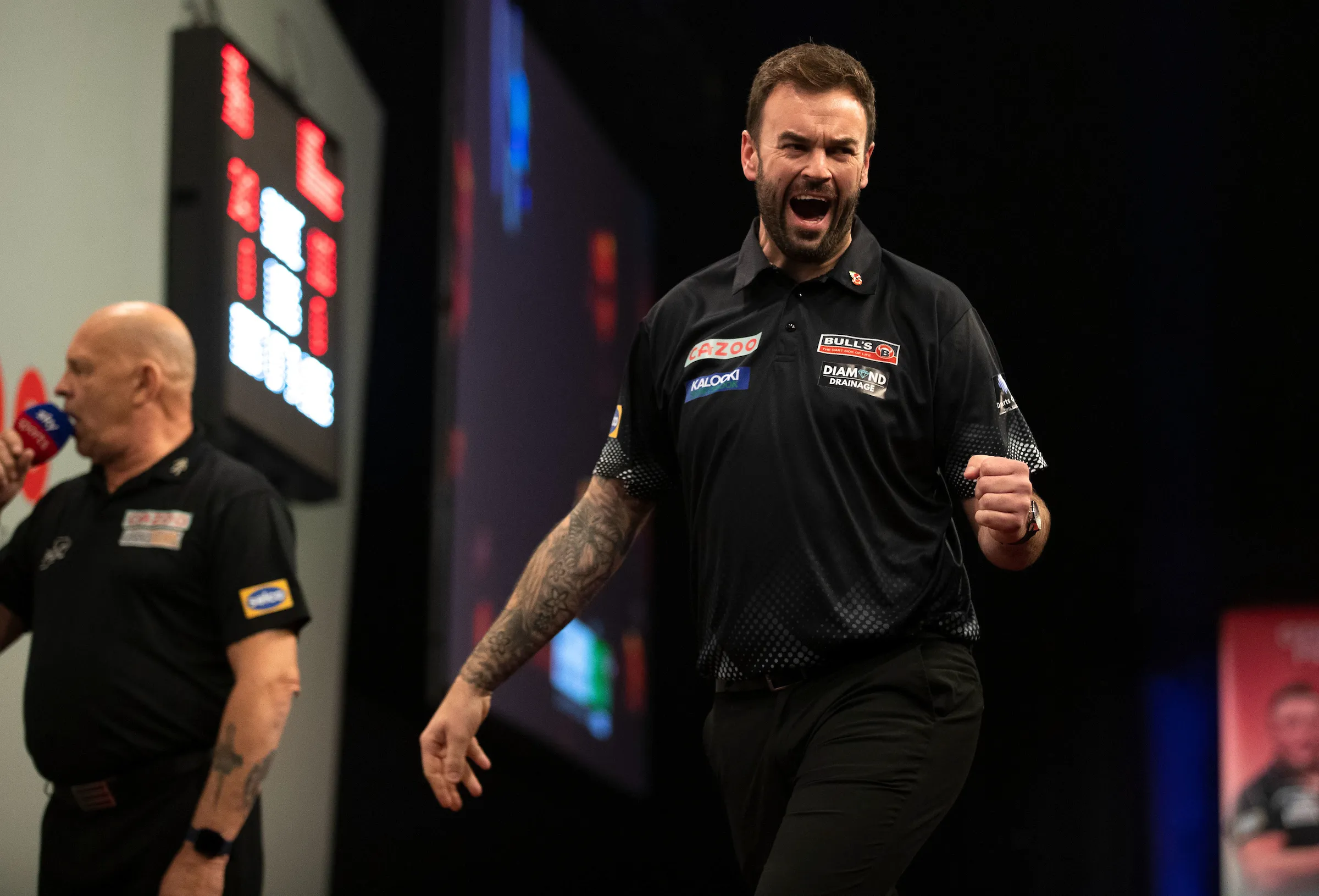 Ross Smith setzt sich in einem absoluten Thriller mit einem Average von 107 und rekordverdächtigen neun 180ern zum Abschluss der Gruppe G beim Grand Slam of Darts gegen van Gerwen durch