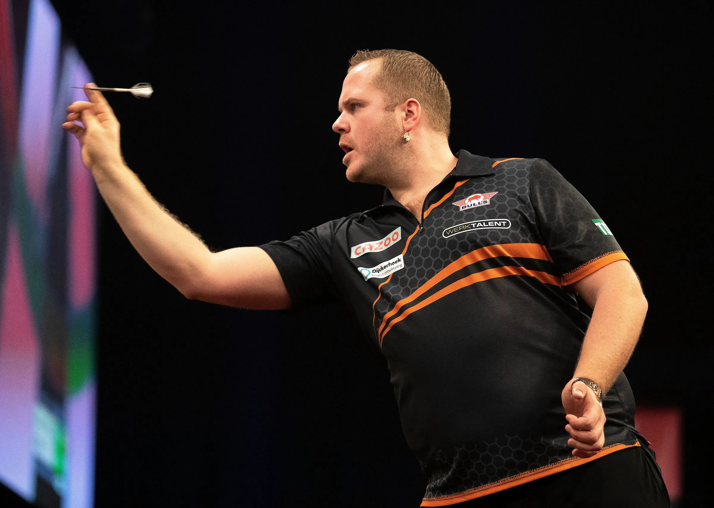 Van Duijvenbode und Van den Bergh weiter bei Players Championship Finals, Aspinall ausgeschieden