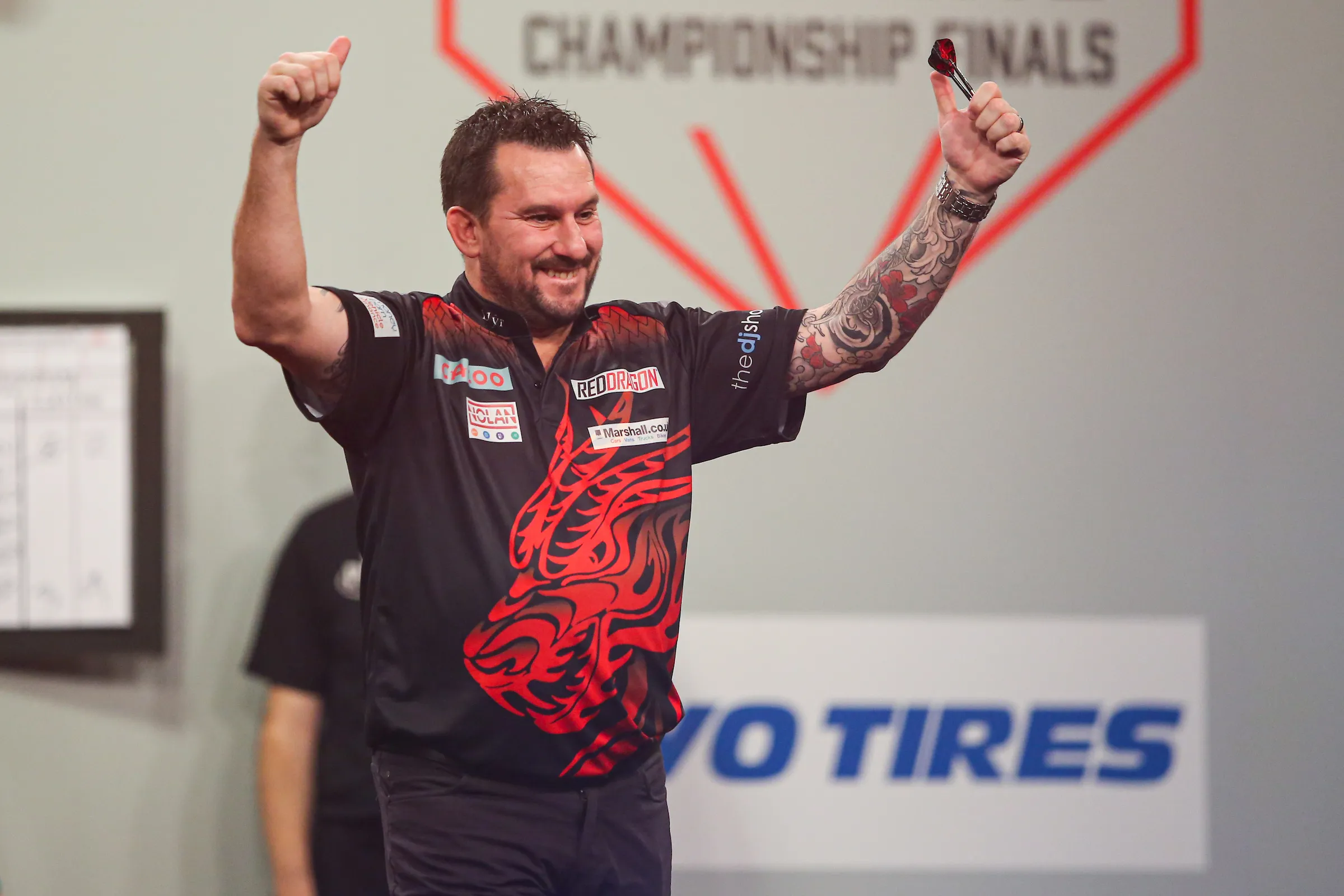 Clayton gewinnt zum Auftakt der Darts WM mühelos gegen van Trijp mit Whitewash