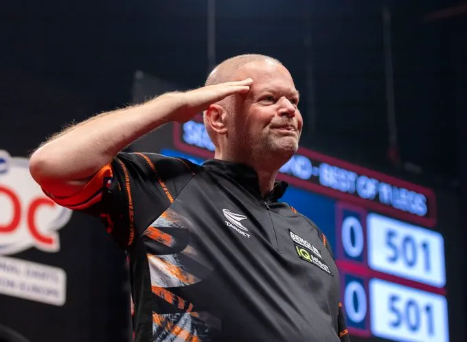 Van Barneveld kehrt mit einem schönen Sieg über Chisnall beim Fernsehturnier zurück