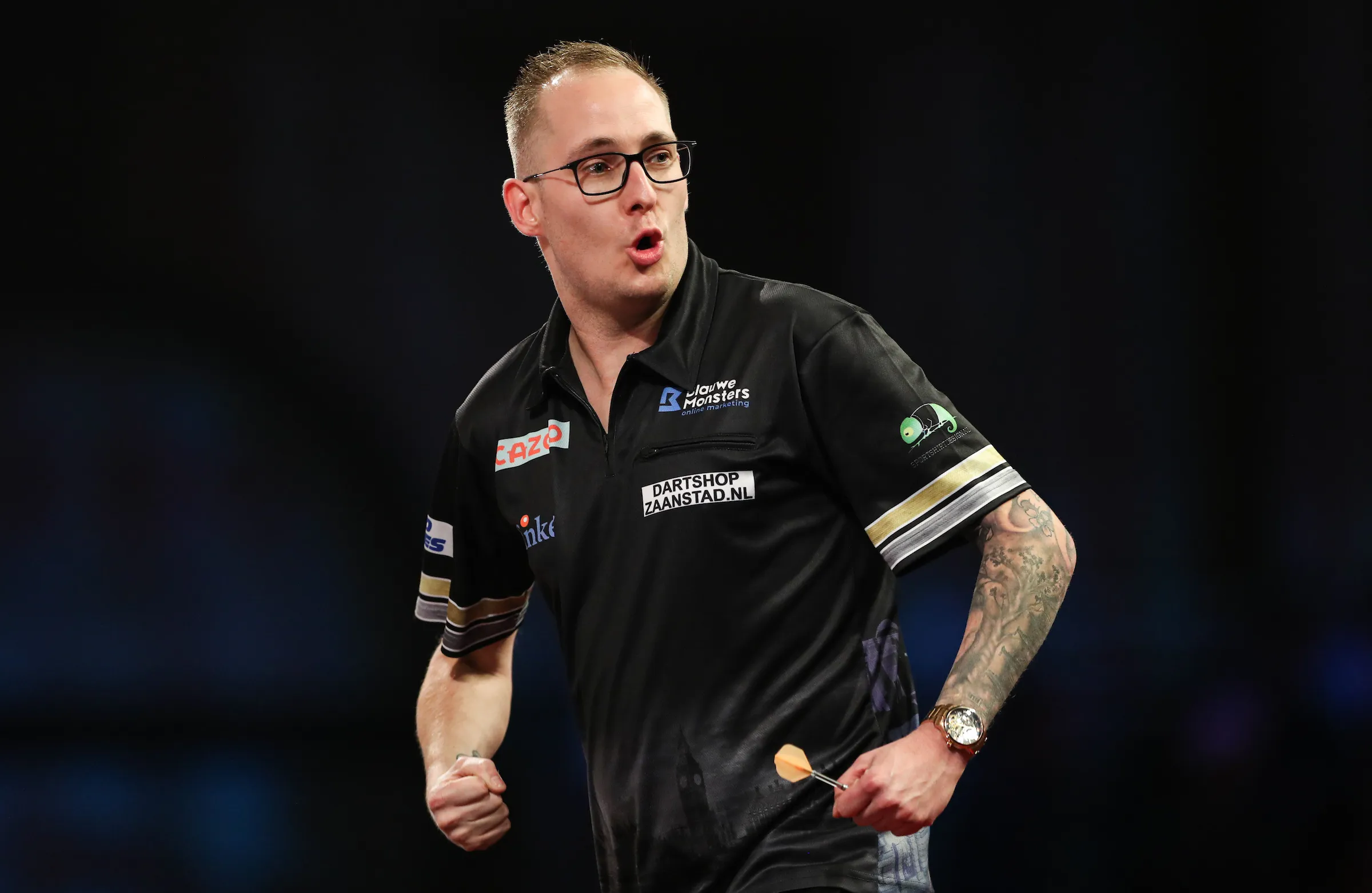 Jimmy Hendriks zieht bei der Darts WM trotz vieler verpasster Doppel in die zweite Runde ein