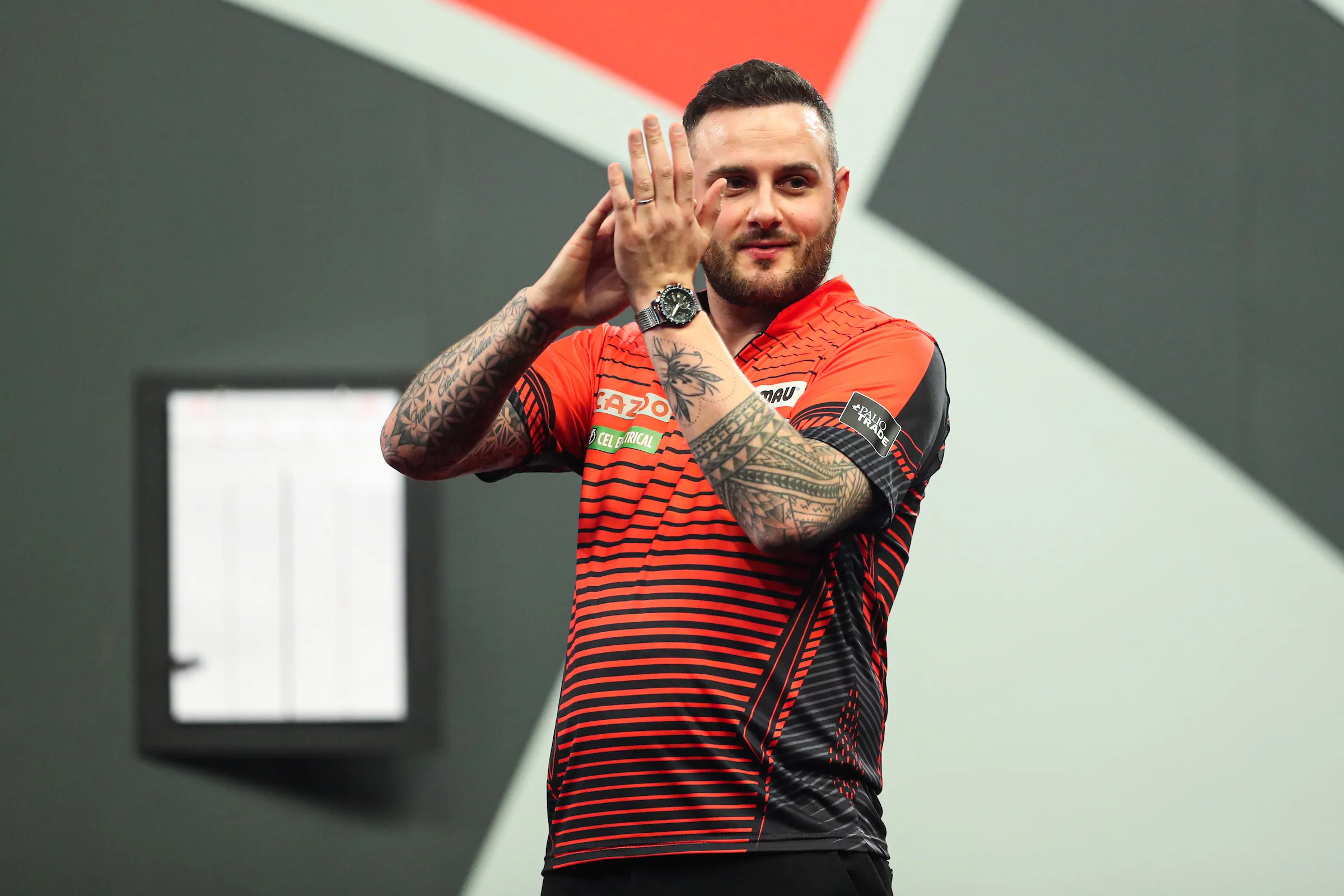 Cullen erreicht mit großem Sieg über Heta das Achtelfinale der Darts WM