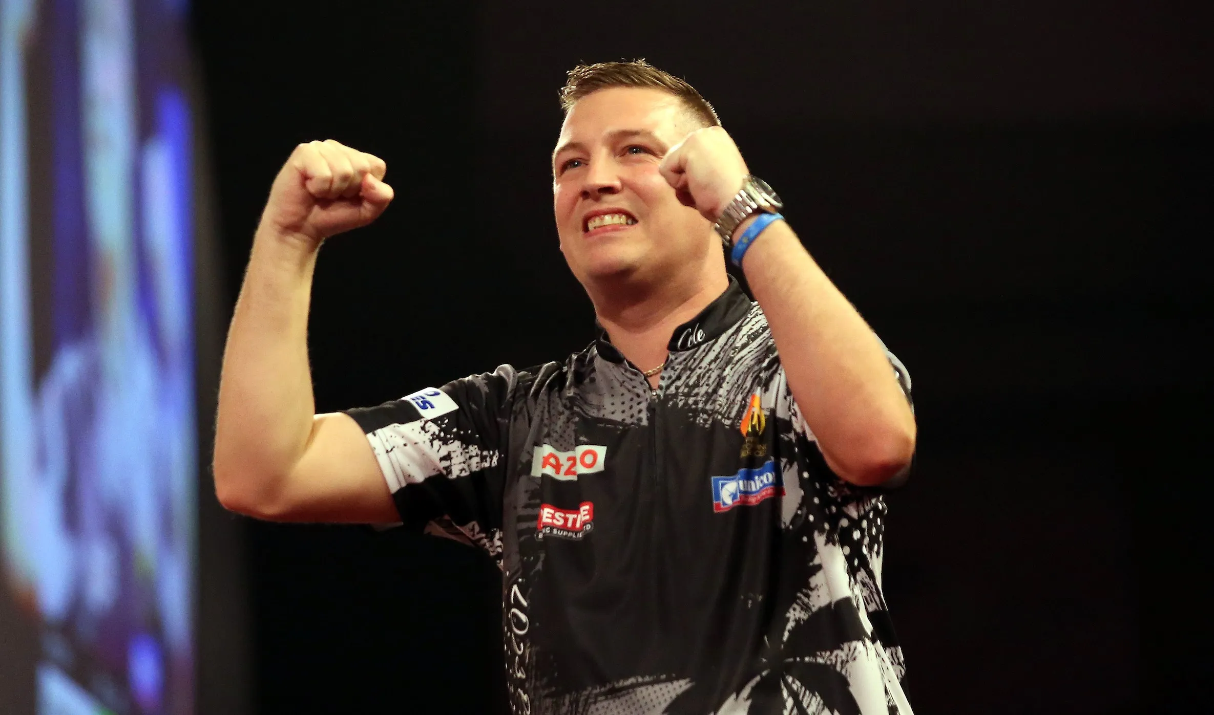 Erfreulicher Dobey schaltet Cross und erreicht mit einem Average von 102 zum ersten Mal das Viertelfinale der Darts WM