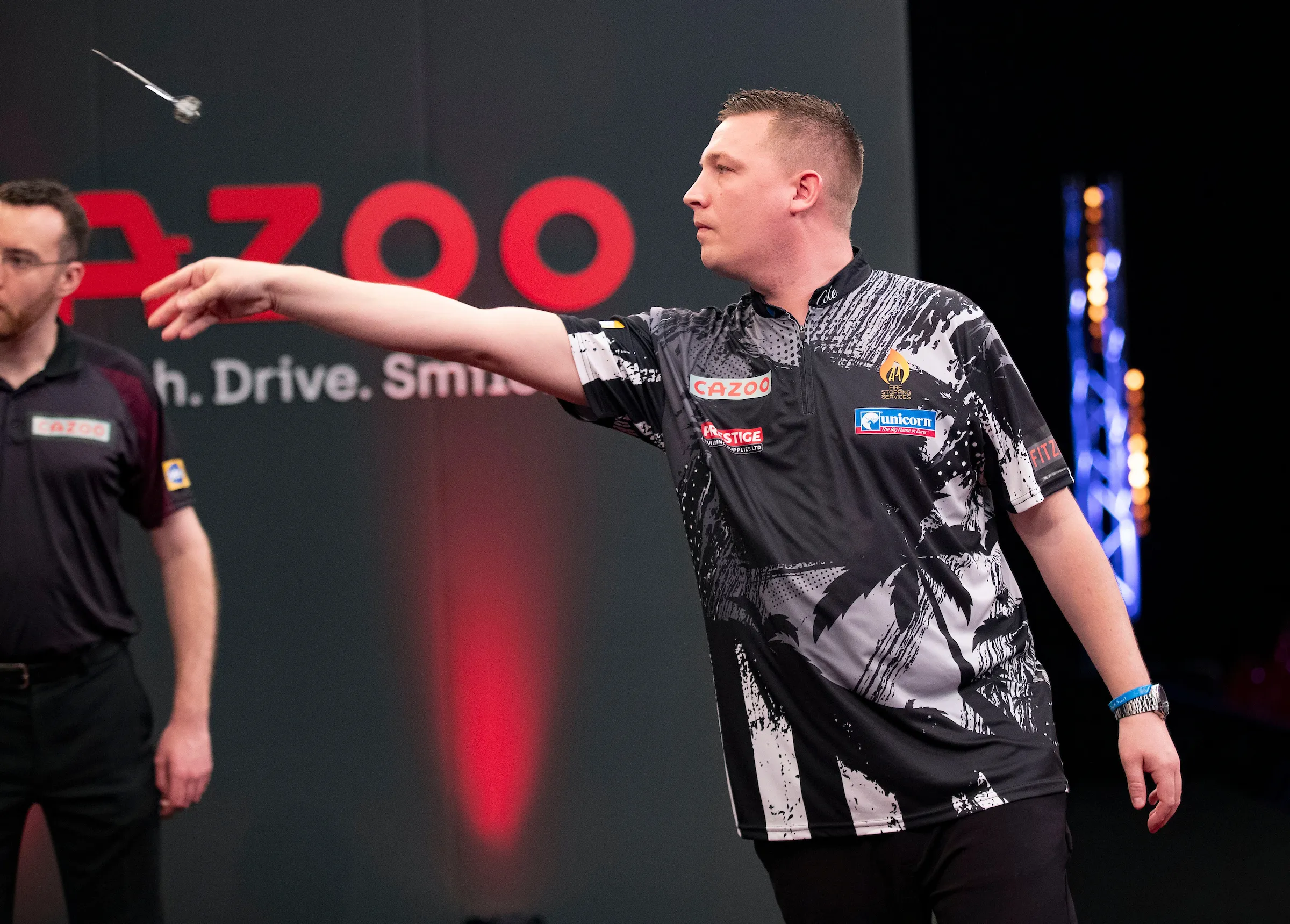 Dobey zieht bei seinem Premier League-Debüt ins Halbfinale ein, wo er auf Aspinall trifft
