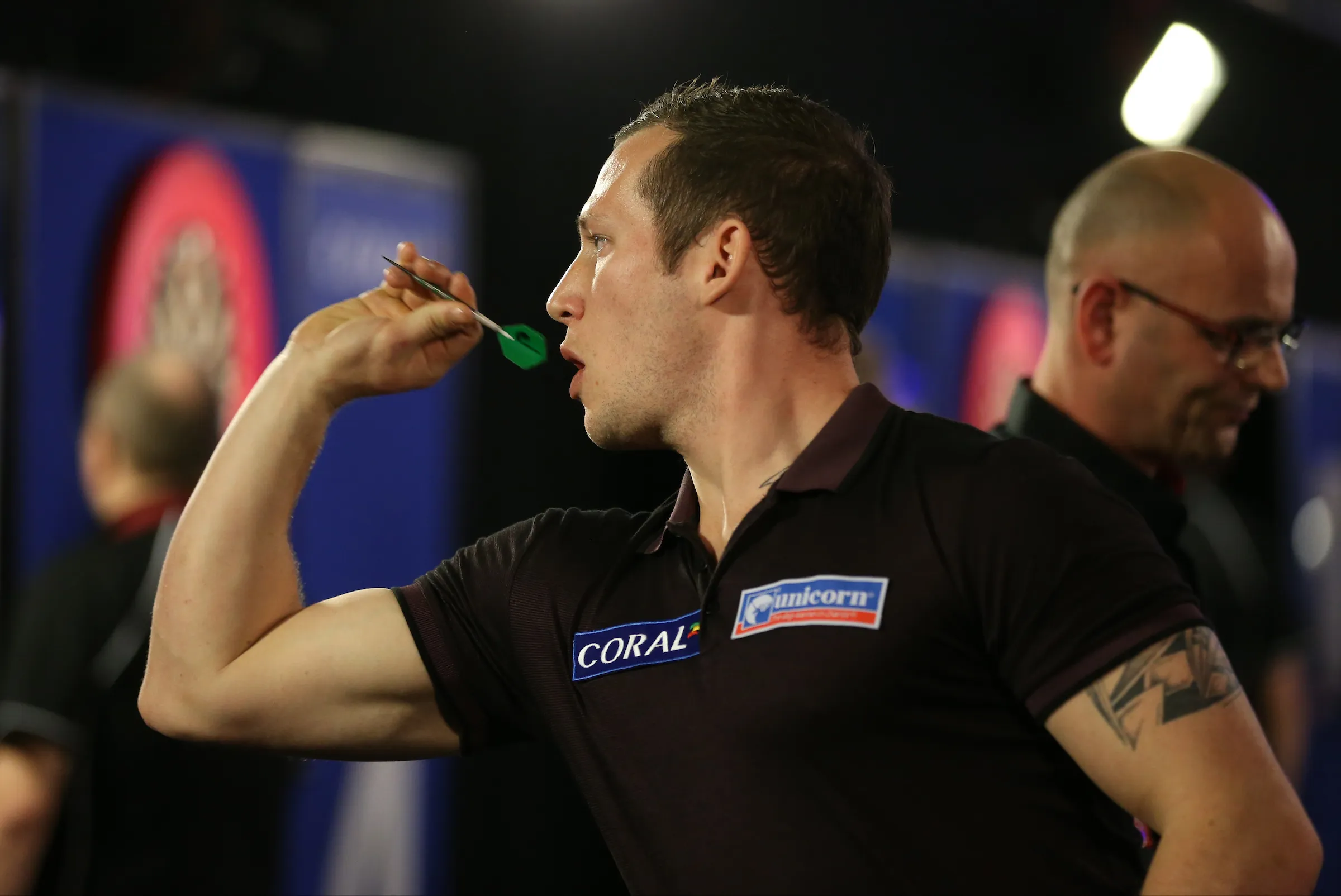 Arron Monk besiegelt seine Rückkehr auf die PDC Tour mit einem Sieg über Dom Taylor in der Final Stage des ersten Tages der PDC UK Q-School