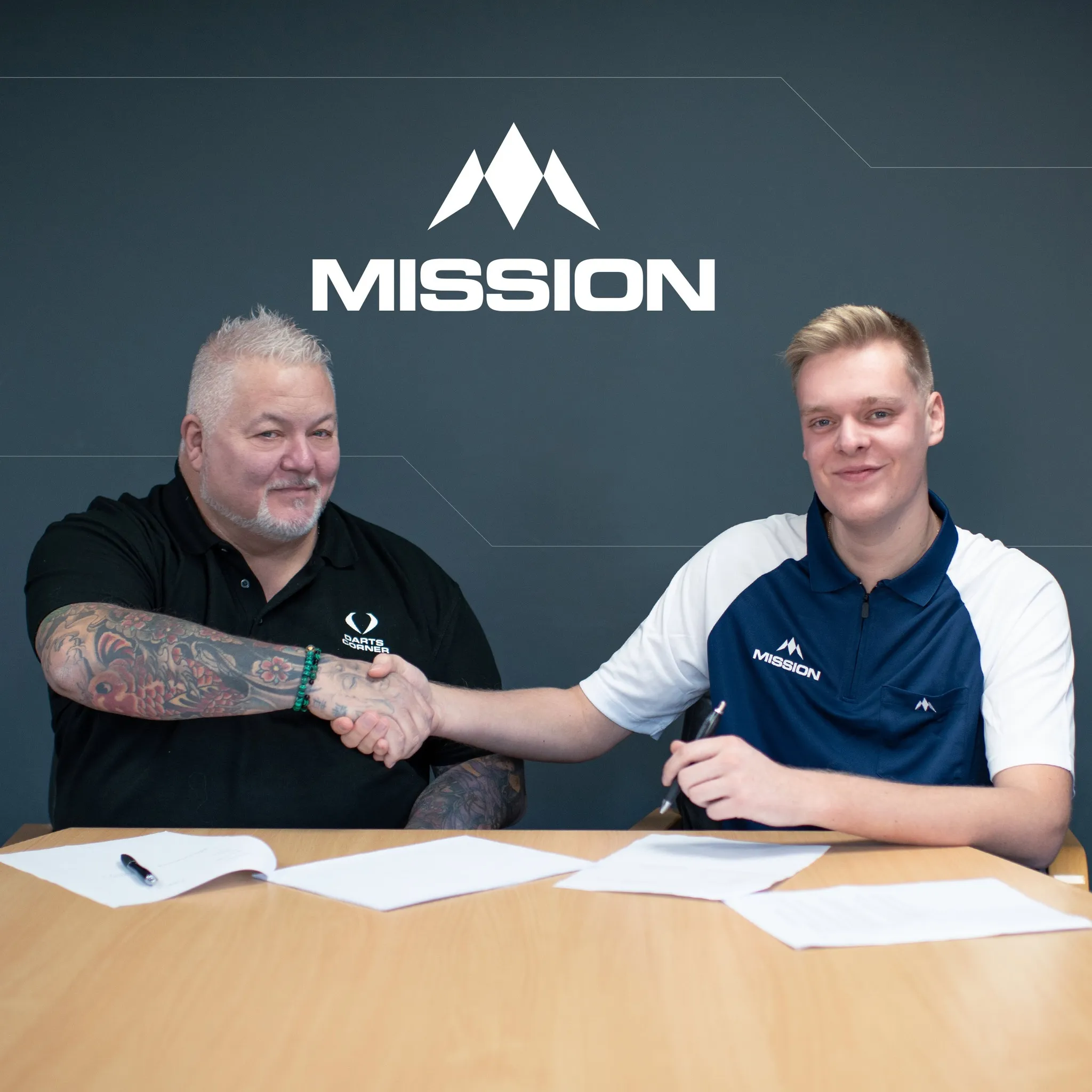 Deutsches Talent Holtkamp unterschreibt Vertrag bei Mission Darts